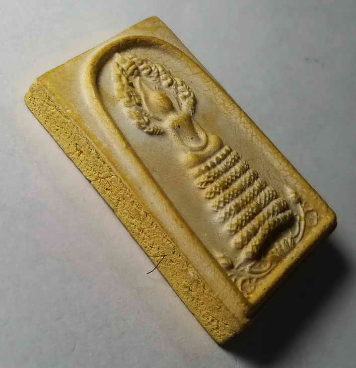 รหัสสินค้า พระสมเด็จ วัดต่างๆ 104 พระสมเด็จนาคปรก หลวงพ่อทองกลึง วัดเจดีย์หอย จ.ปทุมธานี พระองค์นี้มีเส้นเกศาหลวงพ่อ พระรายการนี้ให้เช่าบูชาแล้ว