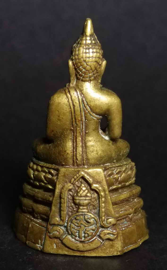 รหัสสินค้า พระกริ่ง พระหล่อ 019 รูปหล่ออุดกริ่ง พระพุทธปางสมาธิ เนื้อทองผสมไม่ทราบที่ ที่ฐานเขียนว่าอยู่เย็นเป็นสุข พระรายการนี้ให้เช่าบูชาแล้ว