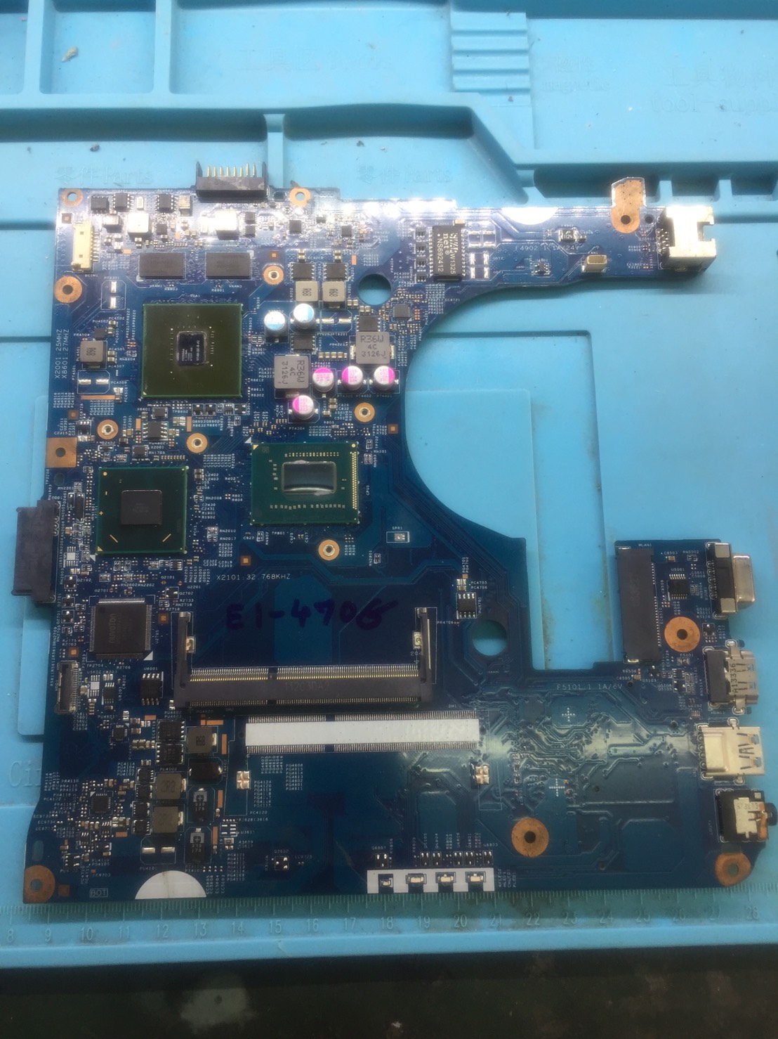 E1-470G I3-3217U SR0N9