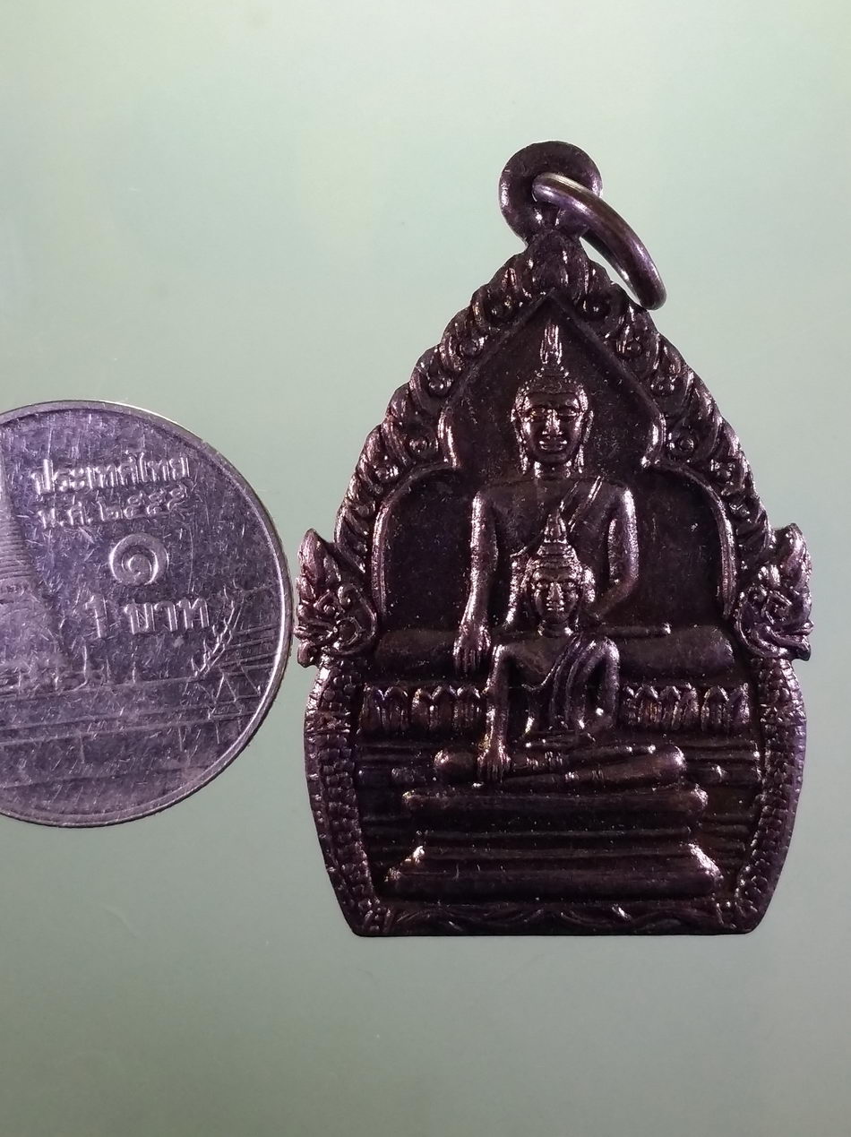 รหัสสินค้า เหรียญพระพุทธ 4204 เหรียญพระพุทธหลวงพ่อโต หลวงพ่อคล้าย วัดโบสถ์ ตำบลบ้านแพน อำเภอเสนา จังหวัดอยุธยา ไม่ทราบปี ขนาดเทียบกับเหรียญบาท