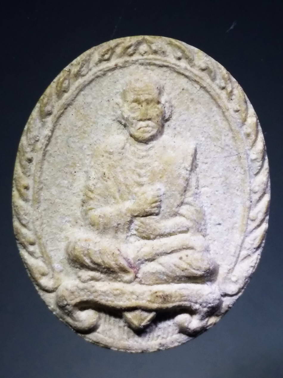 รหัสสินค้า พระไม่ทราบที่ 302 พระผงสมเด็จพุฒาจารย์โต พรหมรังษี หลังยันต์ห้าแบบพุทธซ้อน มีตัวอักษรชื่อย่อวัด ว.ต. ไม่ทราบที่