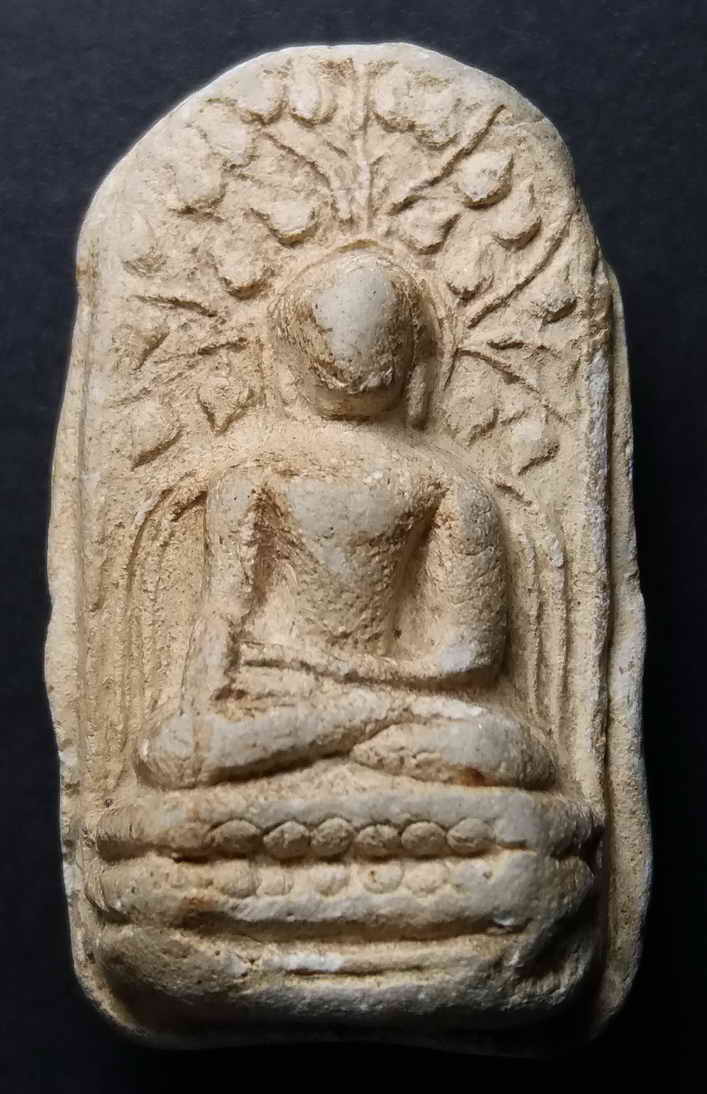 รหัสสินค้า พระกรุ 005 พระคง ทรงพระบาง จ.ลำพูน เนื้อขาวคราบเหลือง รายการนี้ให้เช่าบูชาแล้ว