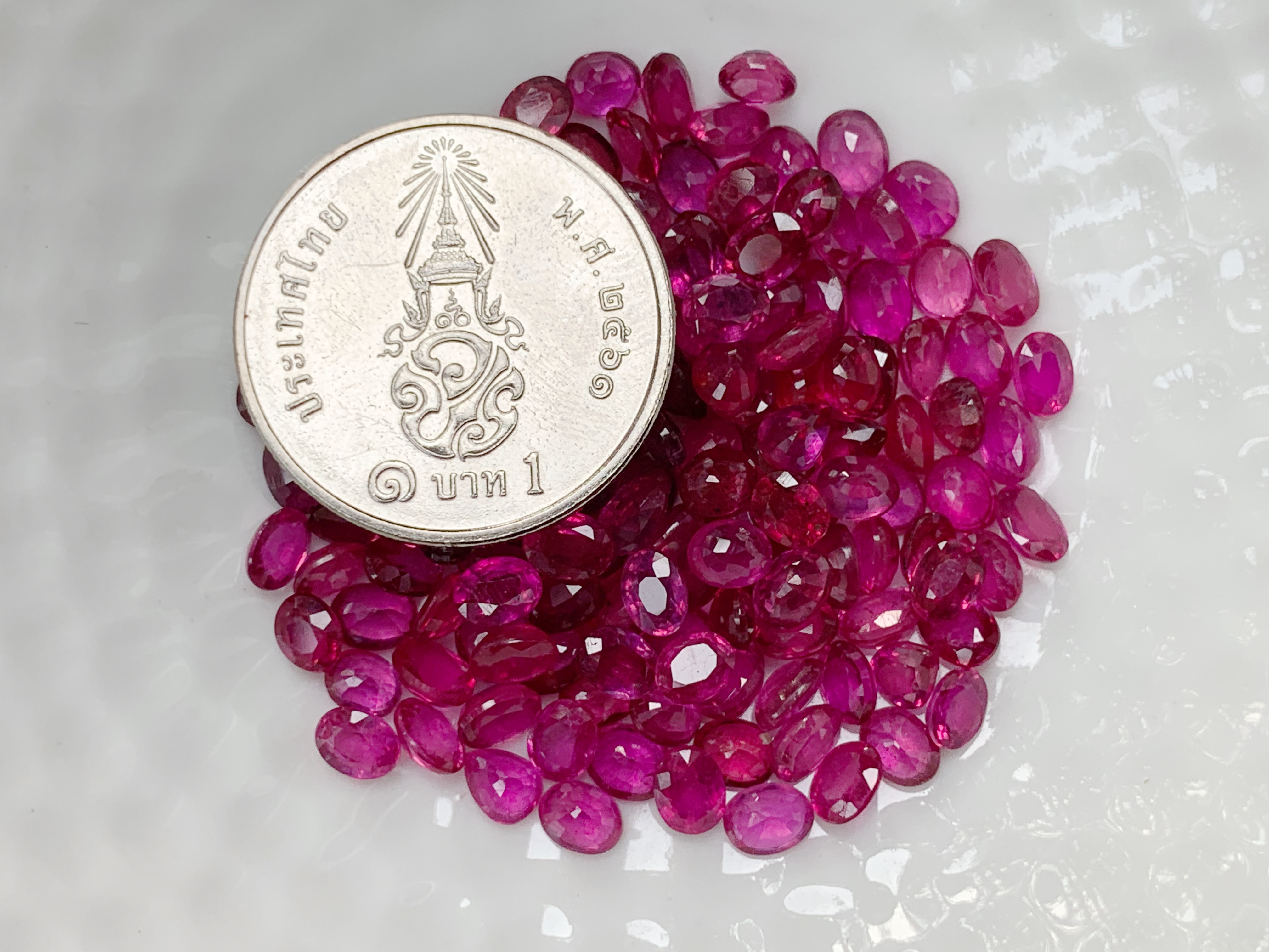 ทับทิมไข่ 4X3 มม. 1 กะรัต