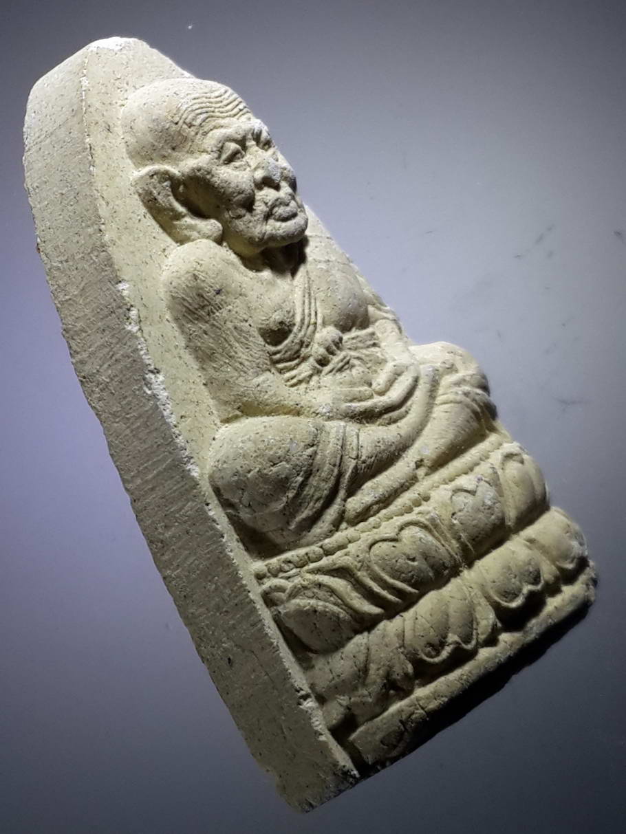 รหัสสินค้า หลวงปู่ทวด วัดต่างๆ 358 หลวงปู่ทวดเนื้อผง สร้างปี 2545 ด้านหลังมีชื่อย่อวัด ว.ล.ภ.