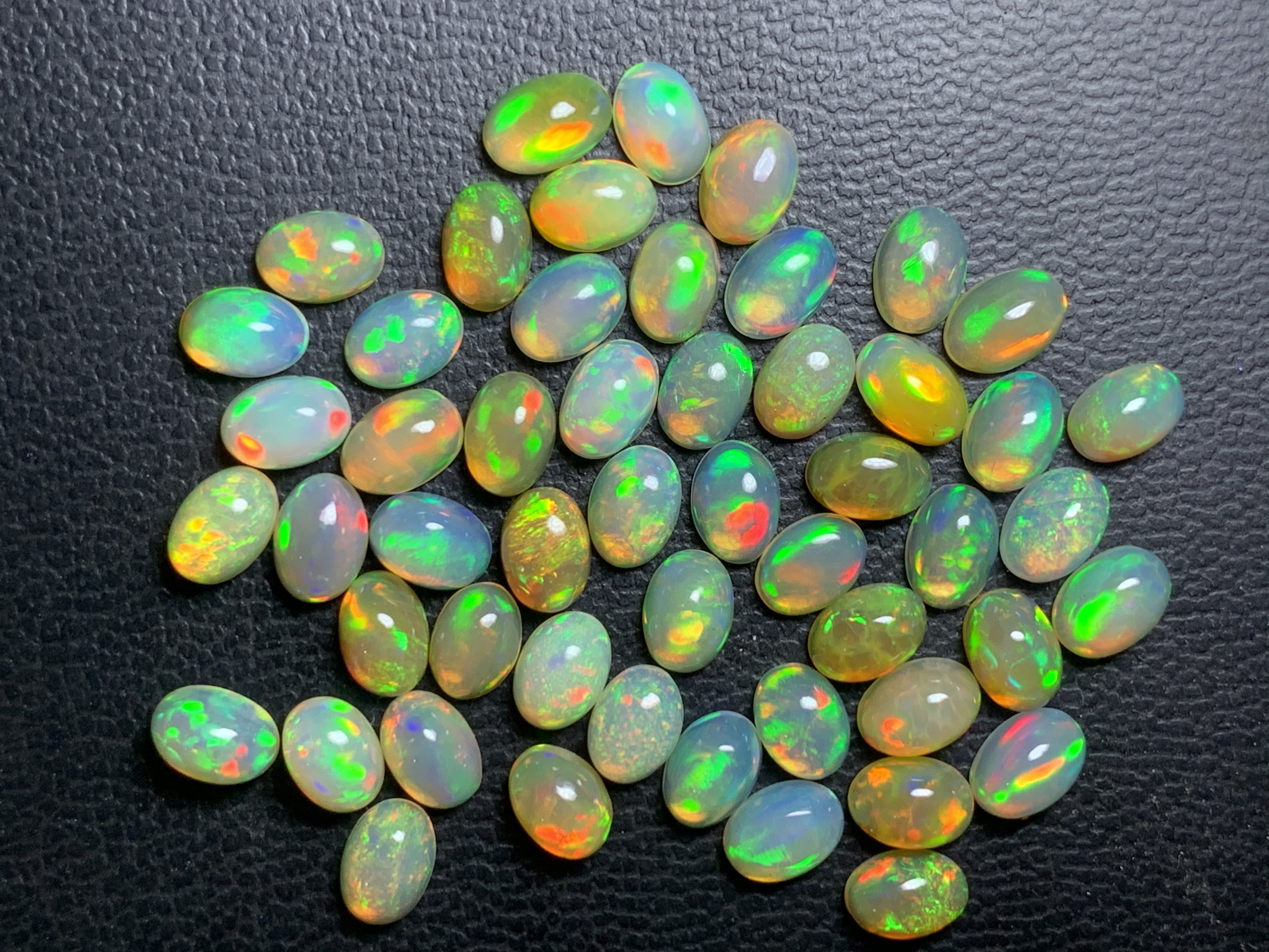 ไวท์โอปอล์ไข่ 7x5 mm. 1 เม็ด