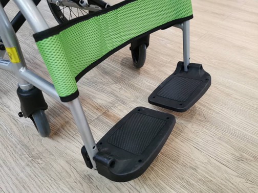 รถเข็นวีลแชร์น้ำหนักเบา พับได้ อลูมินัมอัลลอยด์คาร์ม่า รุ่น Ergo Lite (WheelChair KARMA Ergo Lite) น้ำหนักเบาเพียง 8.5 กก. เบากว่าทุกรุ่นของคาร์ม่า เหมาะสำหรับเดินทาง ของแท้ รับประกันศูนย์ไทย 5 ปี (รุ่นยอดนิยม)