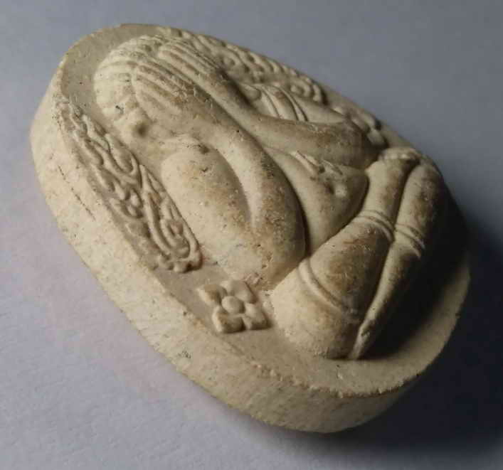 รหัสสินค้า พระปิดตา ทั่วไป 077 พระปิดตาเนื้อผง หลวงปู่ทวด วัดช้างให้ จ.ปัตตานี รุ่นมหาราช สร้างปี 2538 ที่ระลึกเฉลิมพระเกียรติครองราชย์ 50 พรรษา พระรายการนี้ให้เช่าบูชาแล้ว