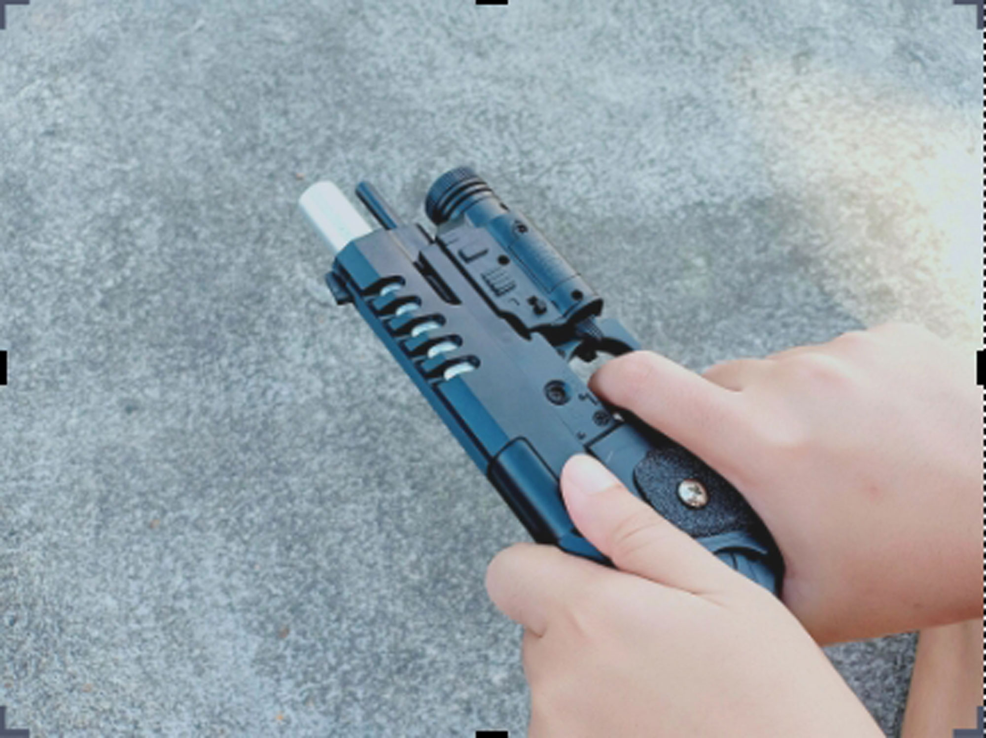 ปืนของเล่น ปืนพลาสติก ปืนอัดลม ปืนพกสั้น ติดเลเซอร์ XK918