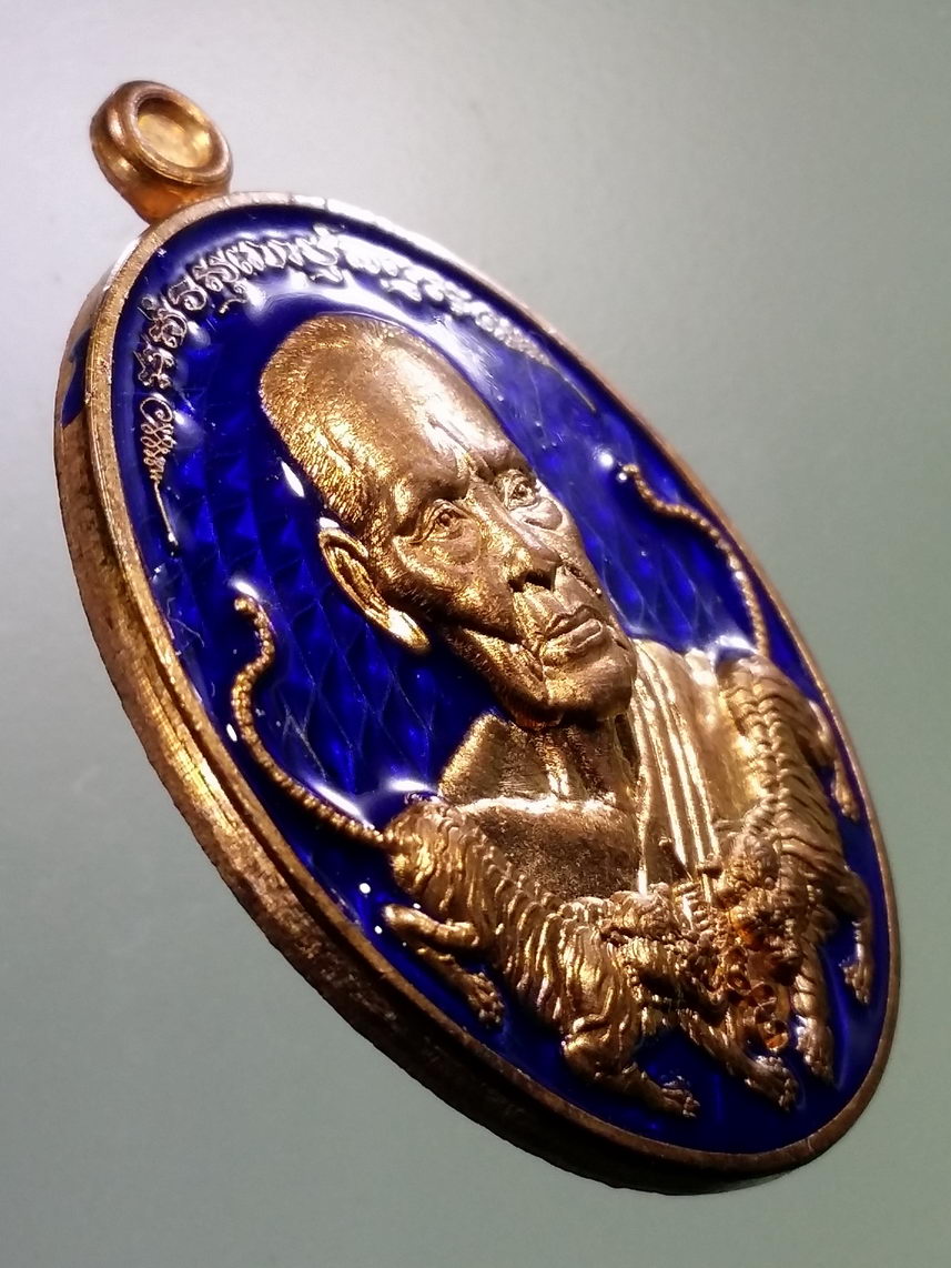 รหัสสินค้า พระมีกล่อง 138 เหรียญทองแดงลงยา หลังฤาษีบรมครู หลวงพ่อพัฒน์ วัดห้วยด้วน อำเภอหนองบัว จังหวัดนครสวรรค์ รุ่นเศรษฐีมหาอำนาจ ตอกโค๊ต หมายเลข ๑๐๓๙