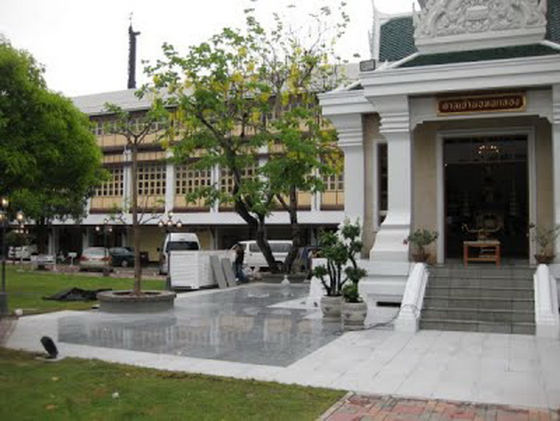 รหัสสินค้า พระมหากษัตริย์ และบุคคลสำคัญ 128 เหรียญเจ้าพ่อหอกลอง สร้างปี 2542 พระรายการนี้ให้เช่าบูชาแล้ว