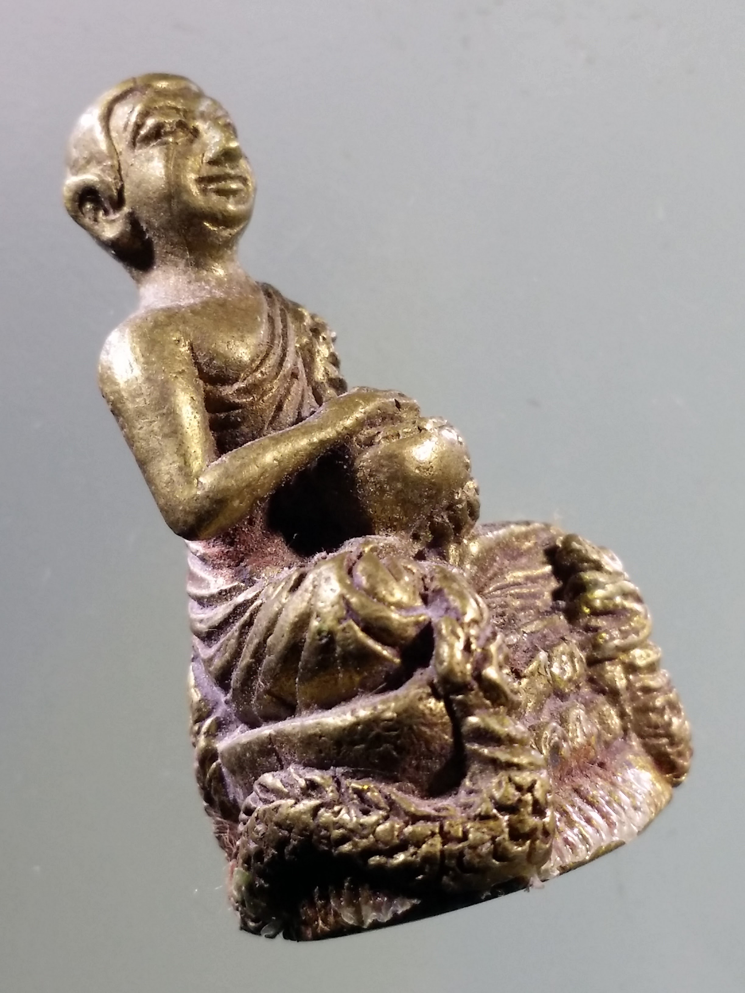 Antig FB 6390 รูปหล่อพระสีวลี จกบาตร ฐานพญานาค เนื้อทองผสม ไม่ทราบที่ พระรายการนี้ให้เช่าบูชาแล้ว