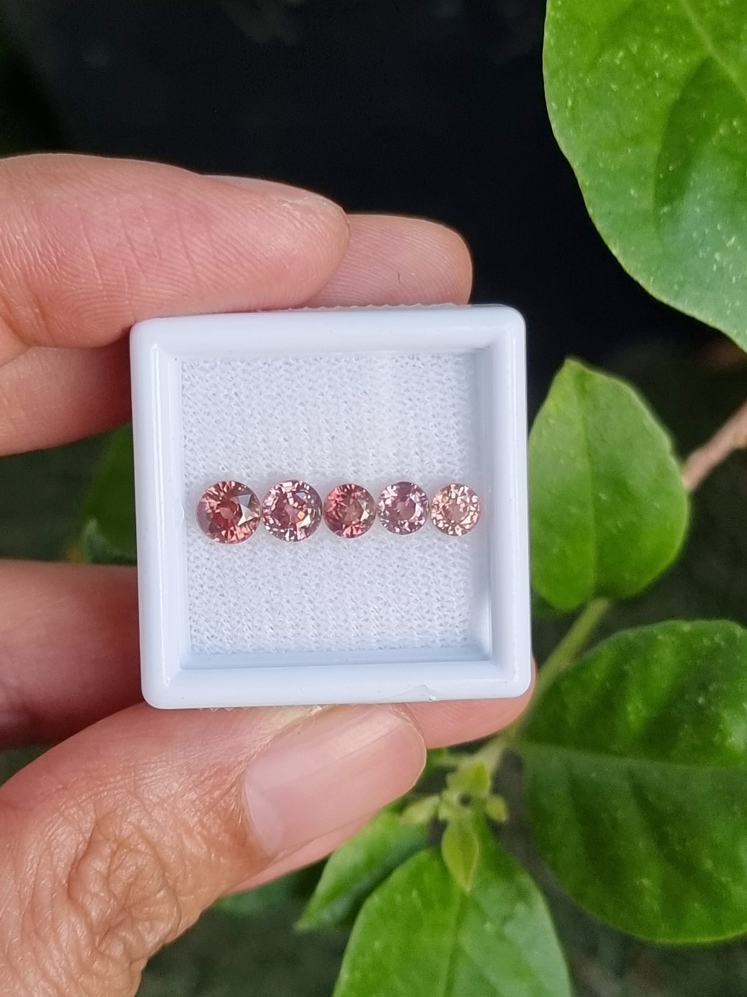 เพทายดิบสีชมพูพีช ขนาด3.6-5.3มม 1 ชุด