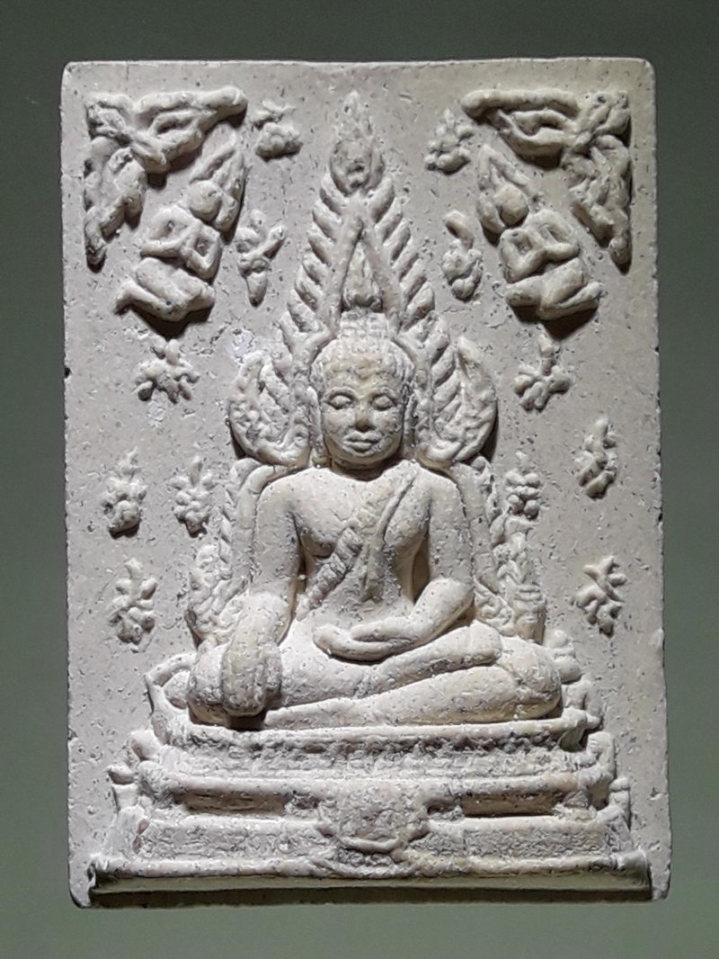 รหัสสินค้า พระเนื้อดิน ผง ว่าน 10319 พระพุทธชินราช เนื้อผง วัดหลังศาลประสิทธิ์ จังหวัดสมุทรสาคร ขนาดเทียบกับเหรียญบาท