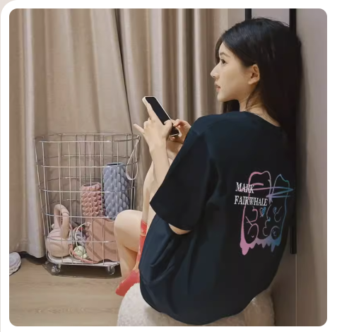 เสื้อยืดแบบเดียวกับจ้าวลู่ซือใส่