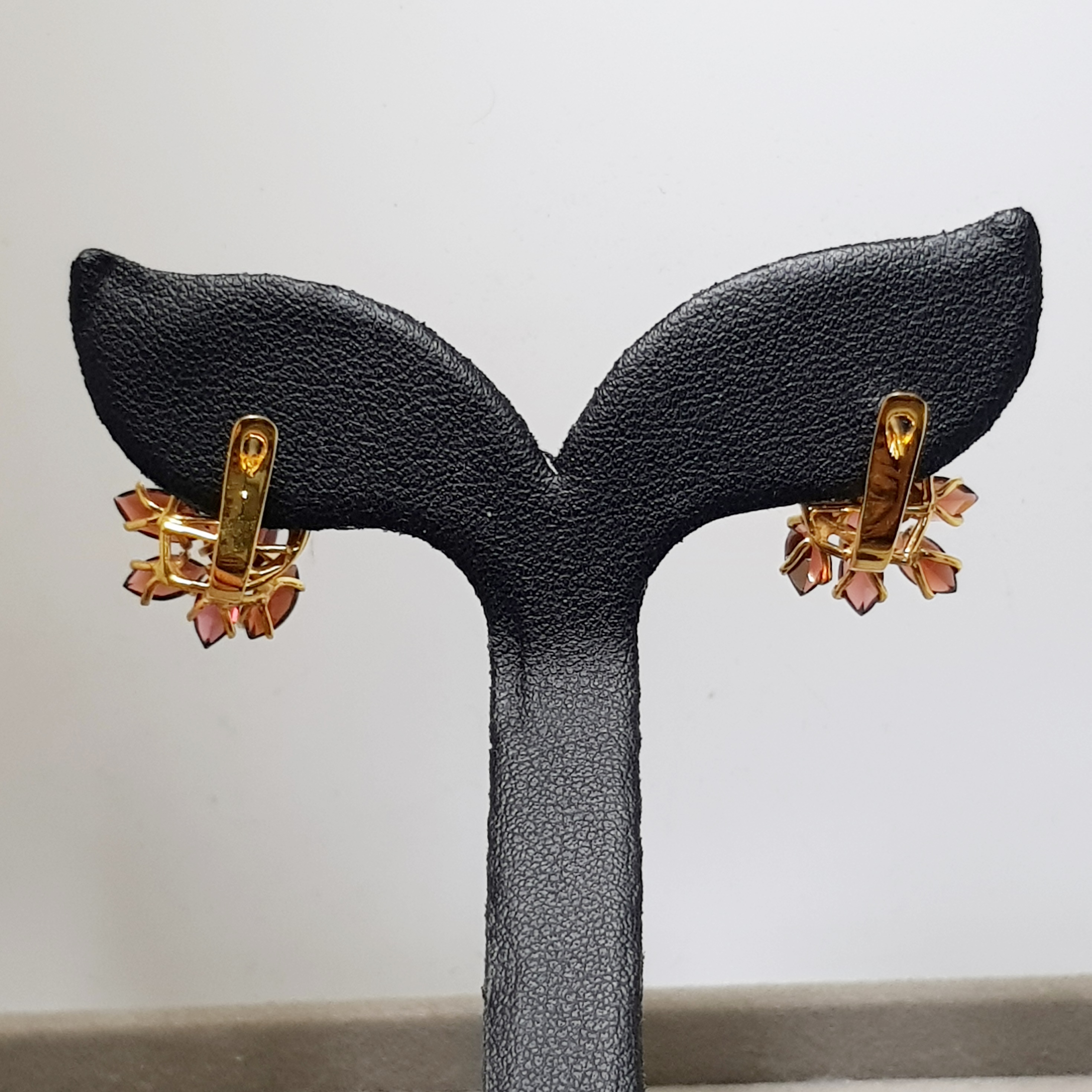 ต่างหูโกเมนลายช่อดอกไม้ **ขายแล้ว**