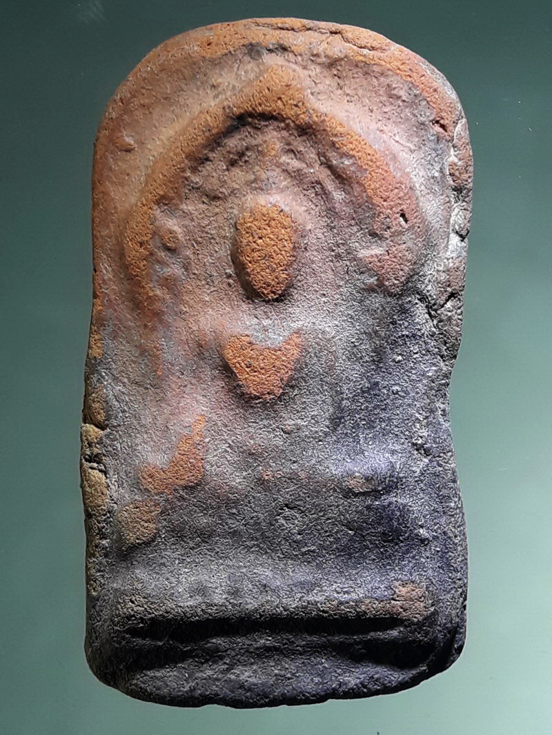 รหัสสินค้า พระเนื้อดิน ผง ว่าน 10445 พระพุทธชินราชพิมพ์ใบเสมา เนื้อดินเผา กรุวัดหอกลอง จังหวัดพิษณุโลก