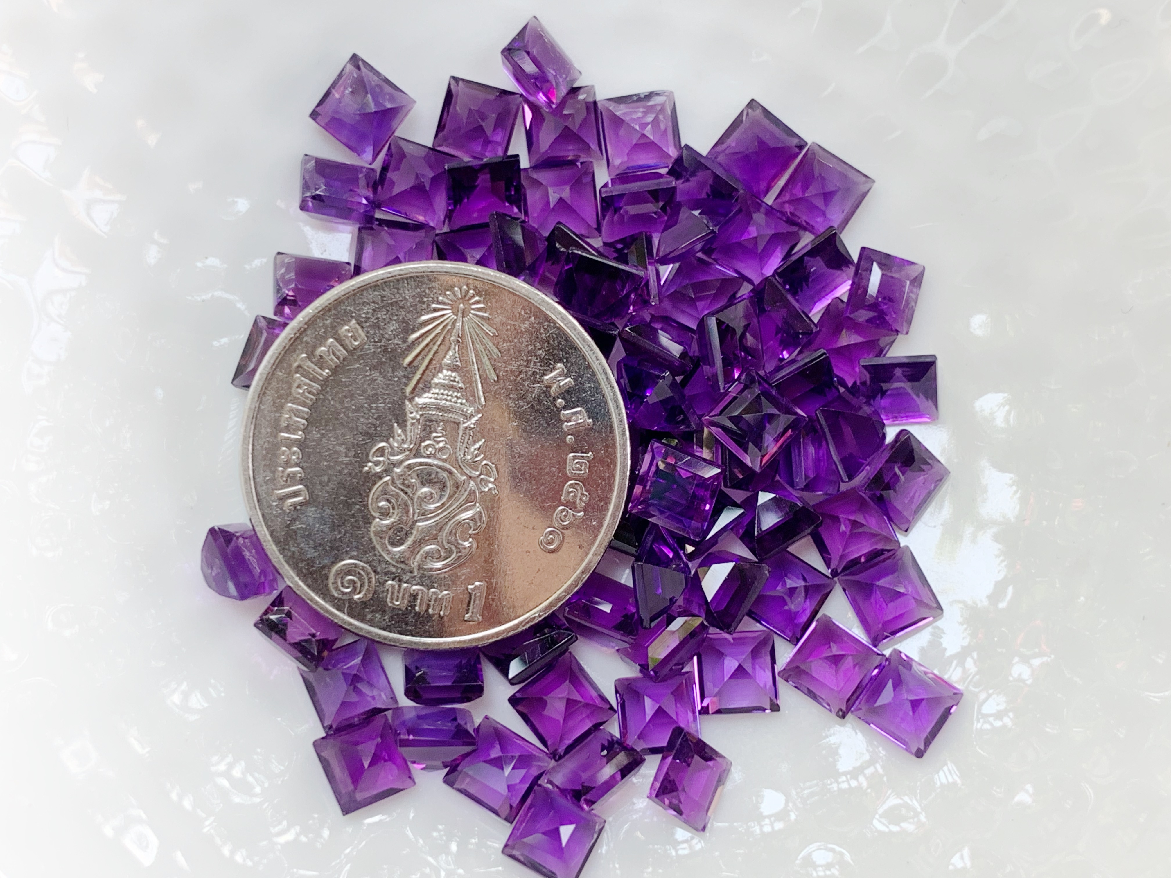 อเมทิสสีเข้มสี่เหลี่ยม 4x4 มม. 5 กะรัต