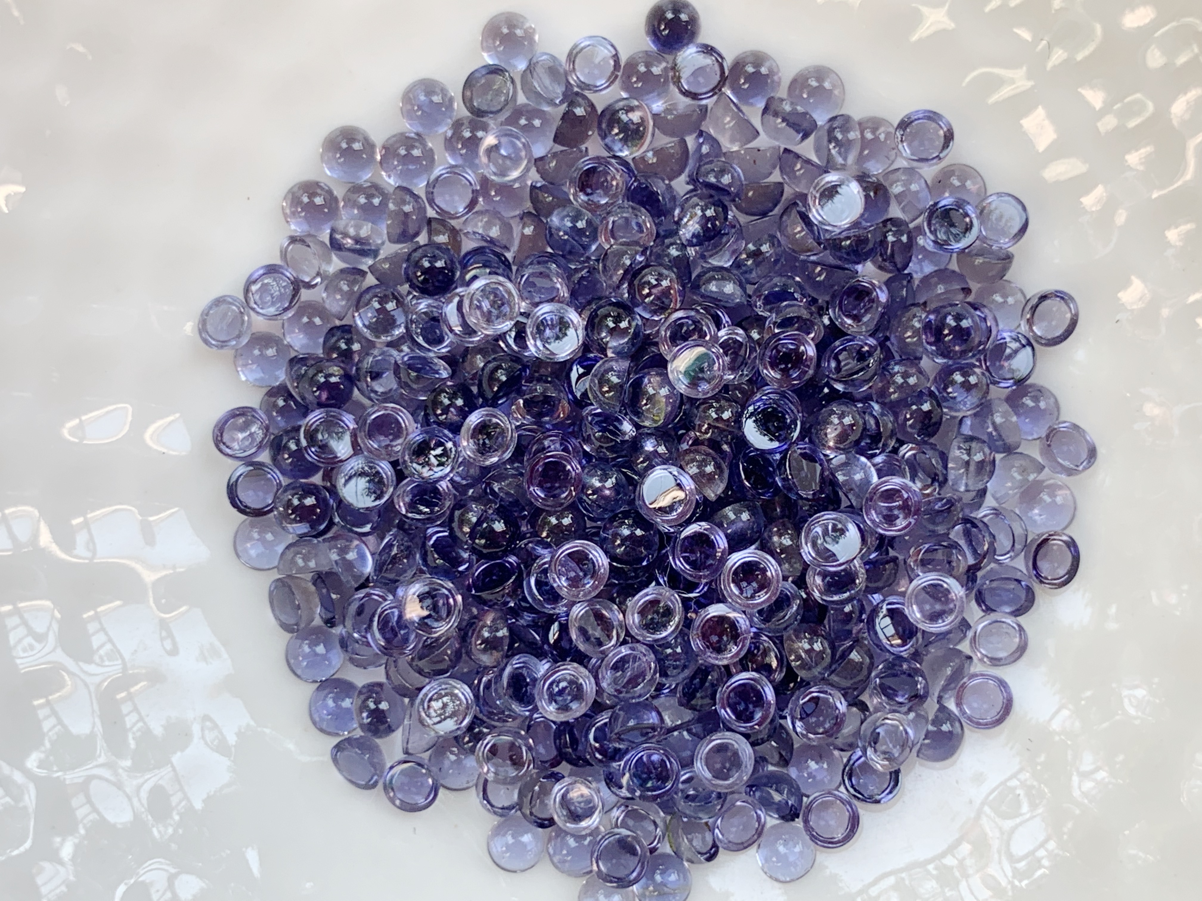 ไอโอไลท์กลมหลังเบี้ย 2.5 มม. 5 กะรัต