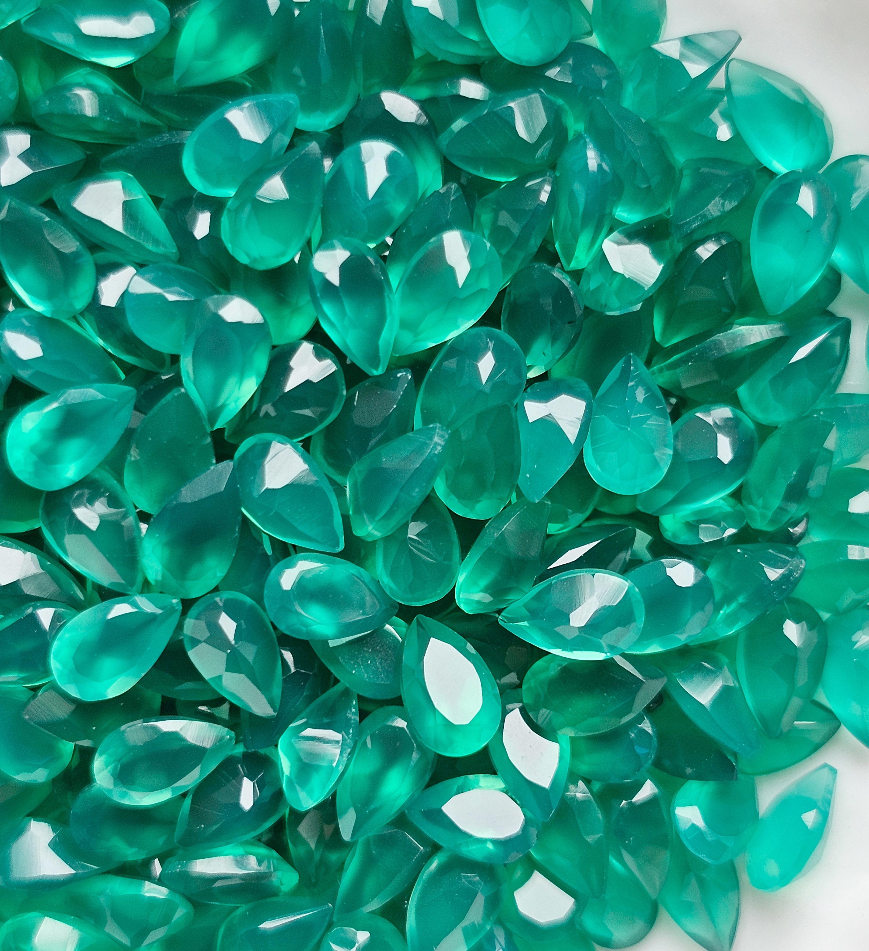 พลอยโมราหยดน้ำ 5x3mm. 5 กะรัต