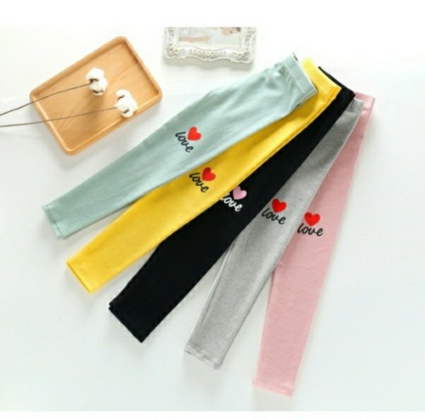 P3099- พร้อมส่งเลกกิ้งเด็ก แต่งรูปหัวใจ+อักษรLOVE เนื้อผ้าเนียนนุ่มยืดหยุ่นดี มี 5สีให้เลือก