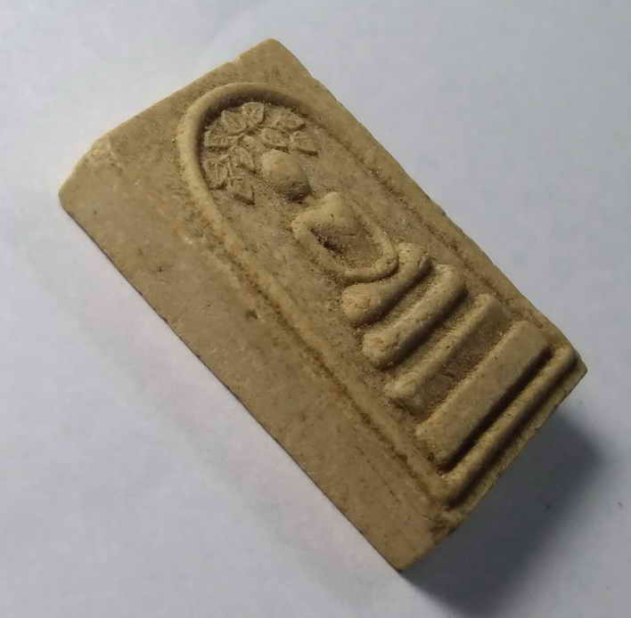 รหัสสินค้า พระสมเด็จ วัดต่างๆ 055 พระสมเด็จเนื้อผง พิมพ์ปรกโพธิ์ (สมเด็จมหากรุณาธิคุณ) หลวงพ่อจำเนียร วัดถ้ำเสือ จังหวัดกระบี่ สร้างปี 2546 พระชุมพล ปัญโญ น้อมสร้างถวาย