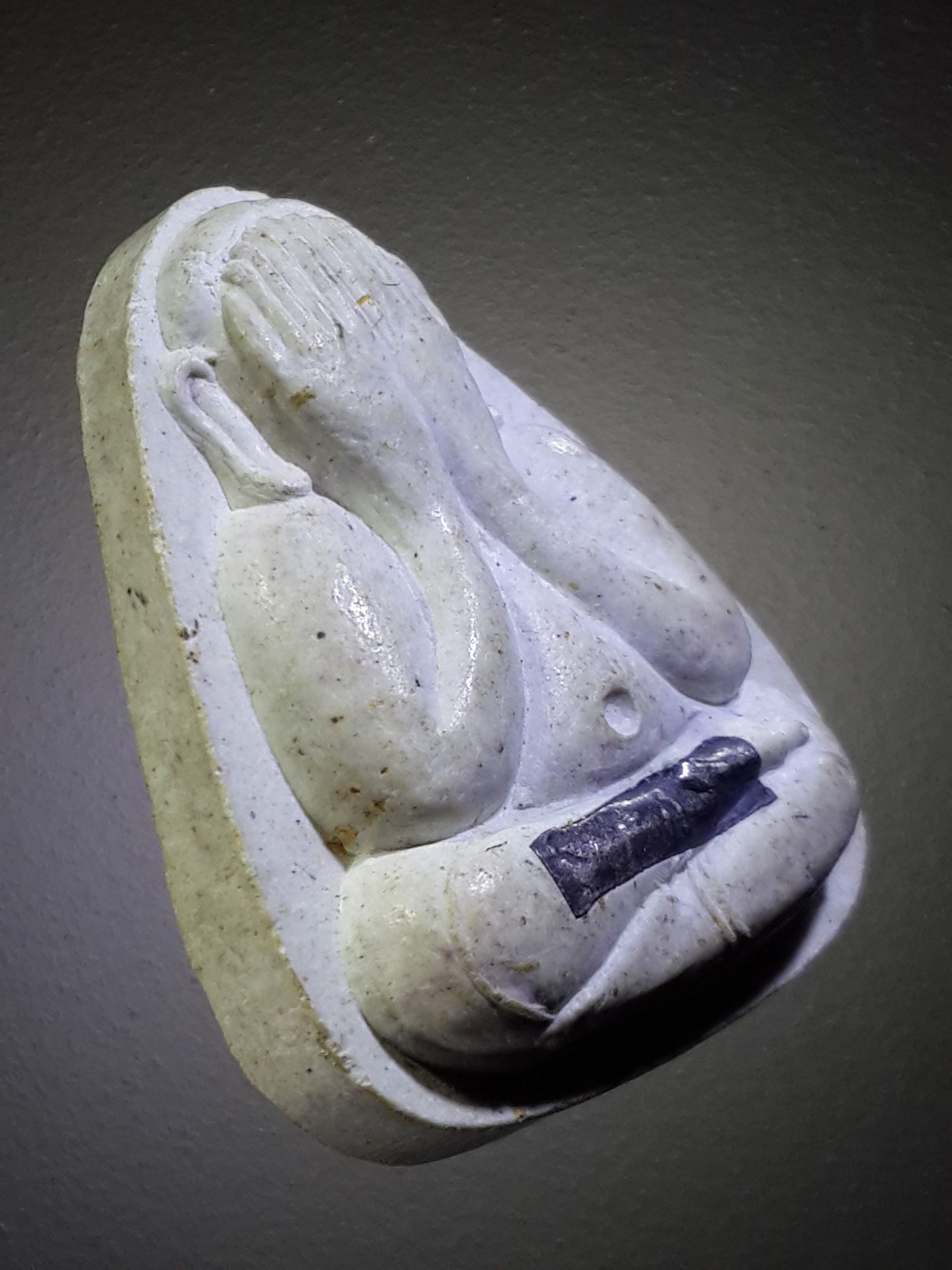 รหัสสินค้า พระปิดตาทั่วไป 242 พระปิดตาเนื้อผง ฝังตะกรุดเงิน หลวงพ่อสวัสดิ์ ที่ระลึกอายุครบ 84 ปี ด้านหลังปั๊มตรายาง