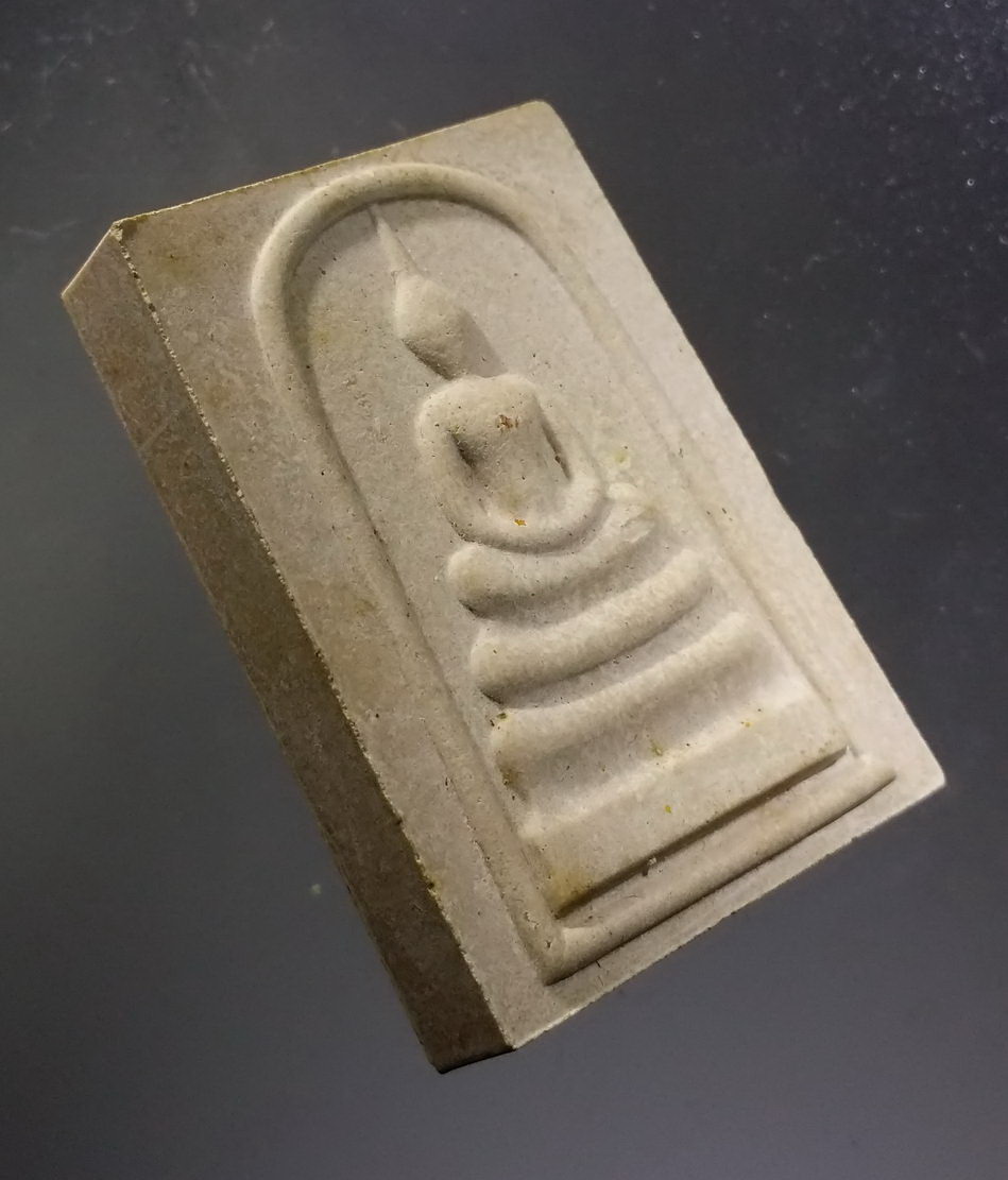 รหัสสินค้า พระมีกล่อง 3693 สมเด็จพระนอนดอกสาละ เนื้อผง ผสมทององค์พระนอนจักรสีห์ วัดพระนอนจักรสีห์ จังหวัดสิงห์บุรี