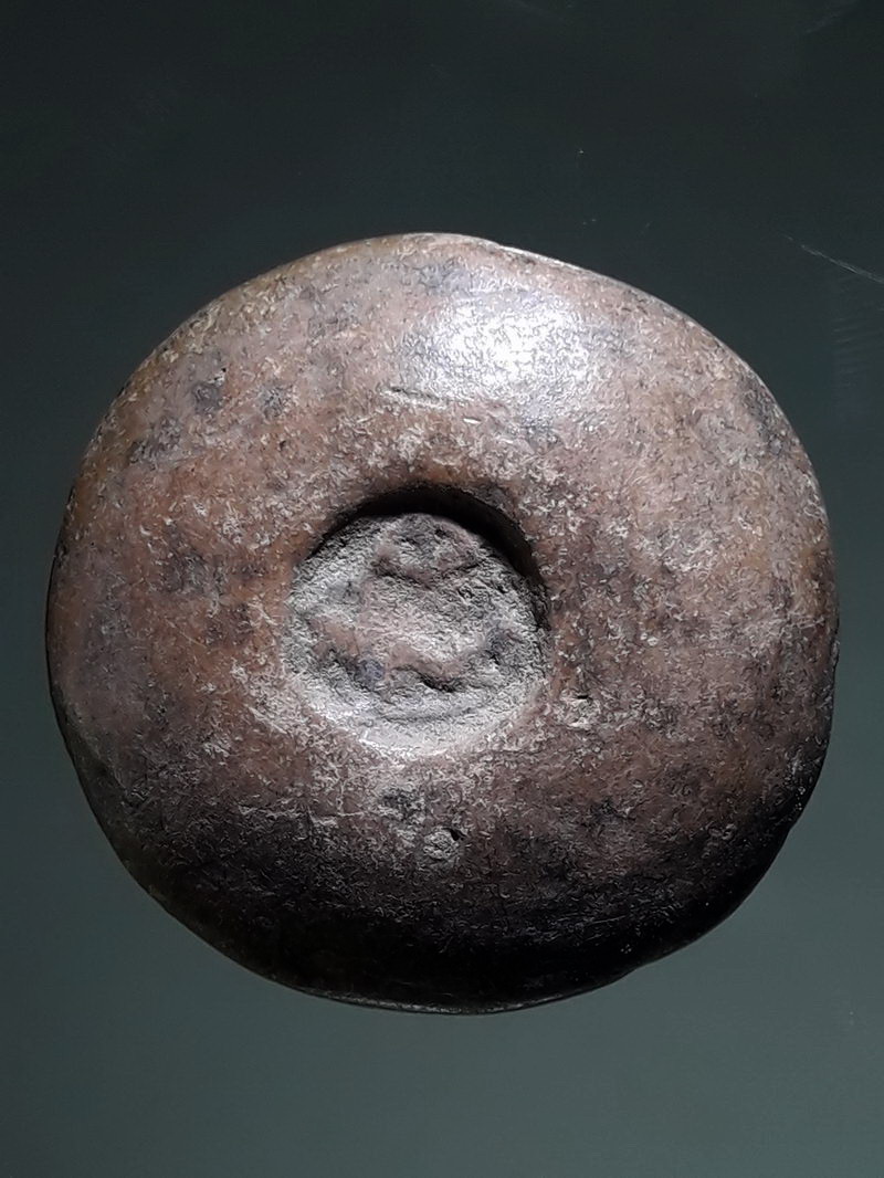 รหัสสินค้า พระเนื้อดิน ผง ว่าน 10491 พระปิดตาสี่ทิศ เนื้อดินเผา กรุวัดคูยาง จ.กำแพงเพชร สร้างราวปี พ.ศ.2444