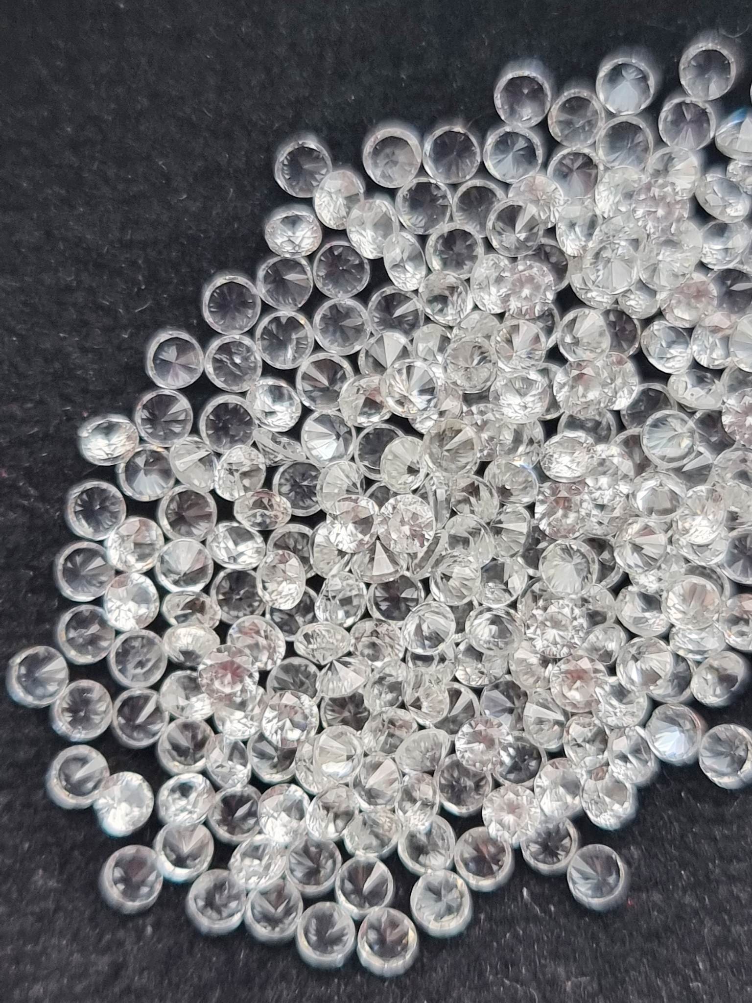 เพทายขาวกลมเจียรเหลี่ยม Size 2.2 มม. 1 กะรัต