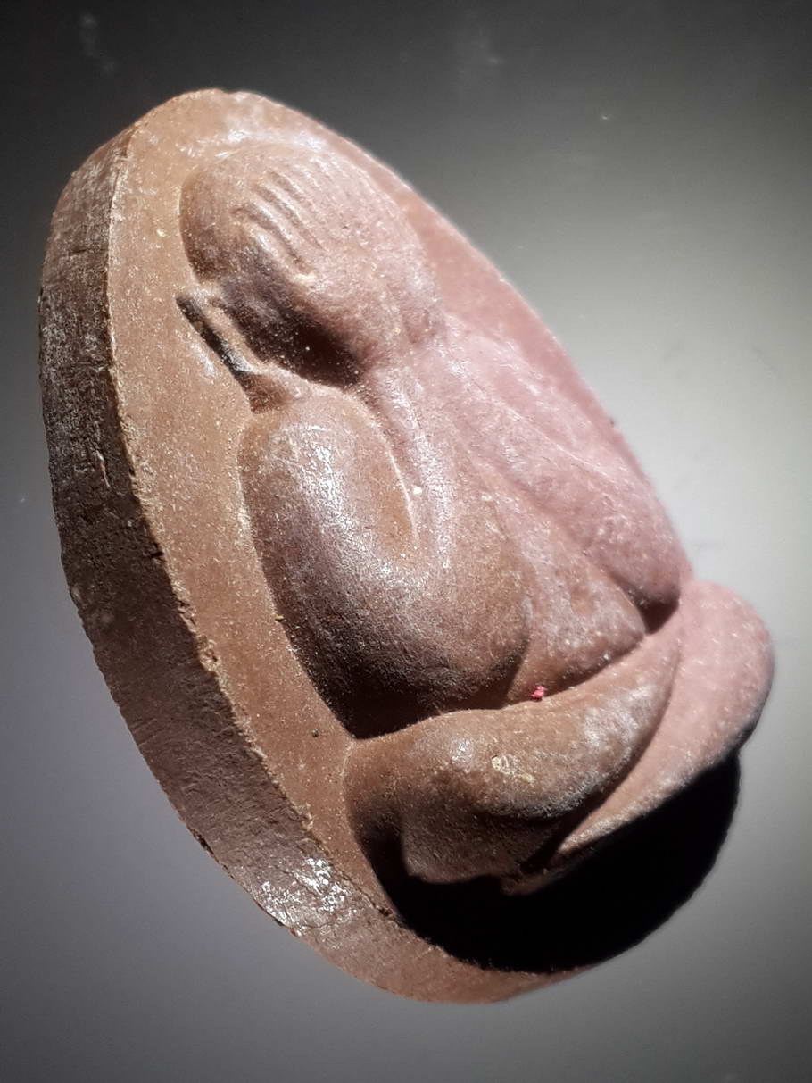 รหัสสินค้า พระปิดตา ทั่วไป 174 พระปิดตา ปลดหนี้รุ่นแรก พระอาจารย์แหวน ทยาลุโก วัดป่าหนองนกกด อำเภอพังโคน จังหวัดสกลนคร สร้างปี 2555