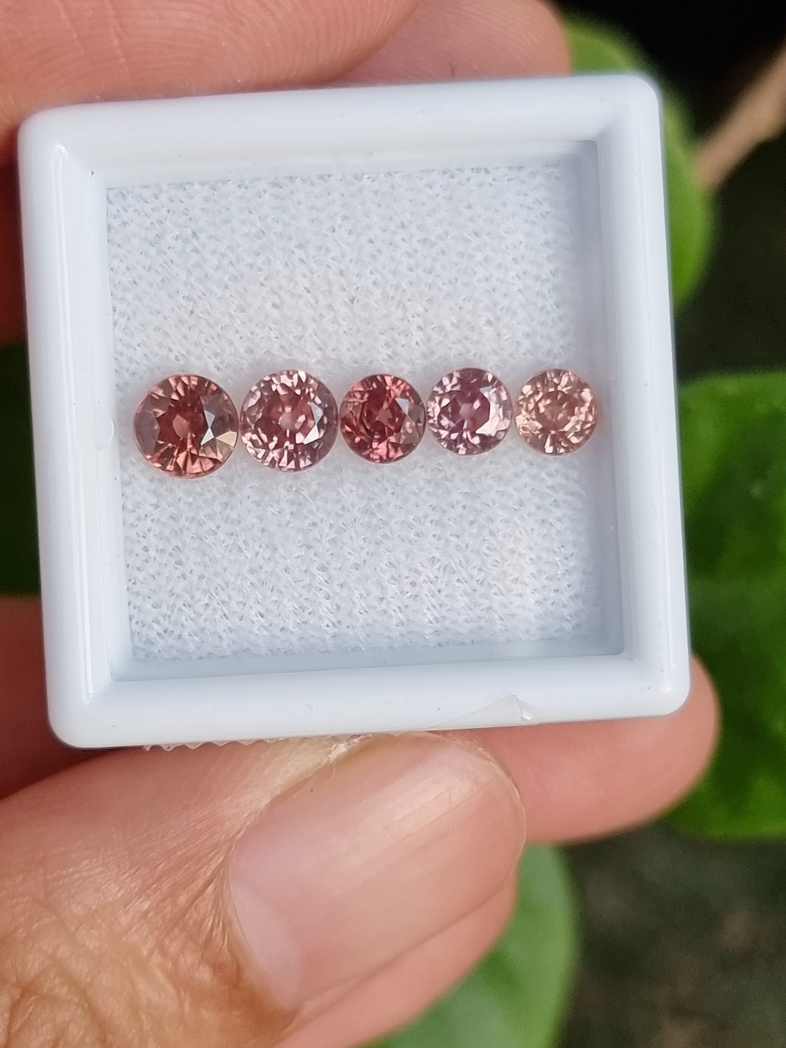 เพทายดิบสีชมพูพีช ขนาด3.6-5.3มม 1 ชุด