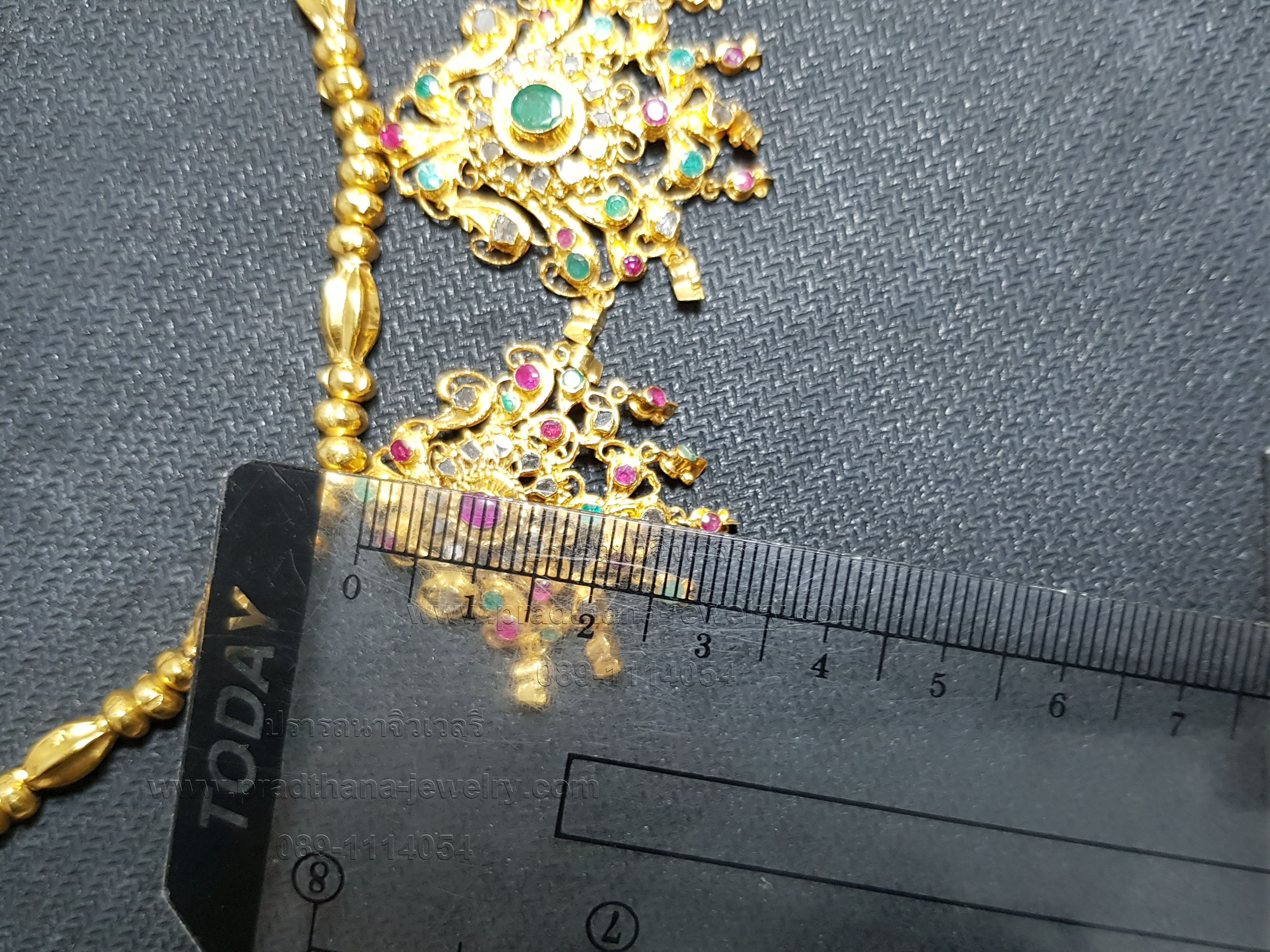 สร้อยคออุบะห้าช่อสามสี