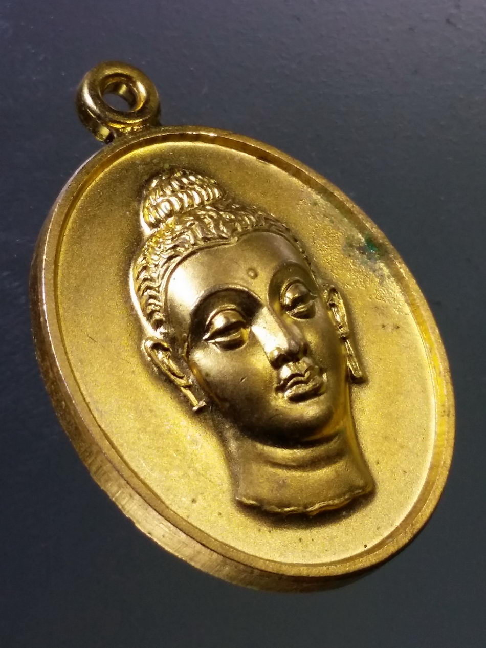 Antig Pim 355 เหรียญกะไหล่ทอง พระพุทธเจ้ามหาศาสดาโลก ที่ระลึกวันวิสาขบูชาโลก ปีคริสตศักราช 2005