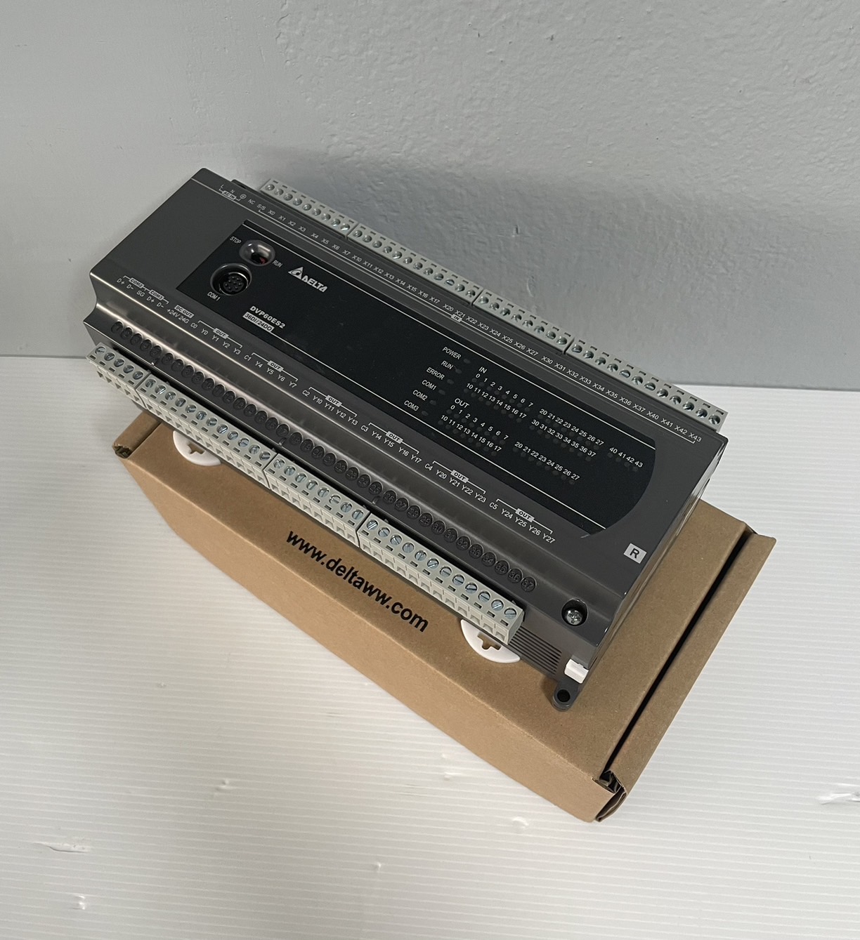 Delta PLC DVP60ES200R 36DI/24DO 220VAC Power in (Relay)