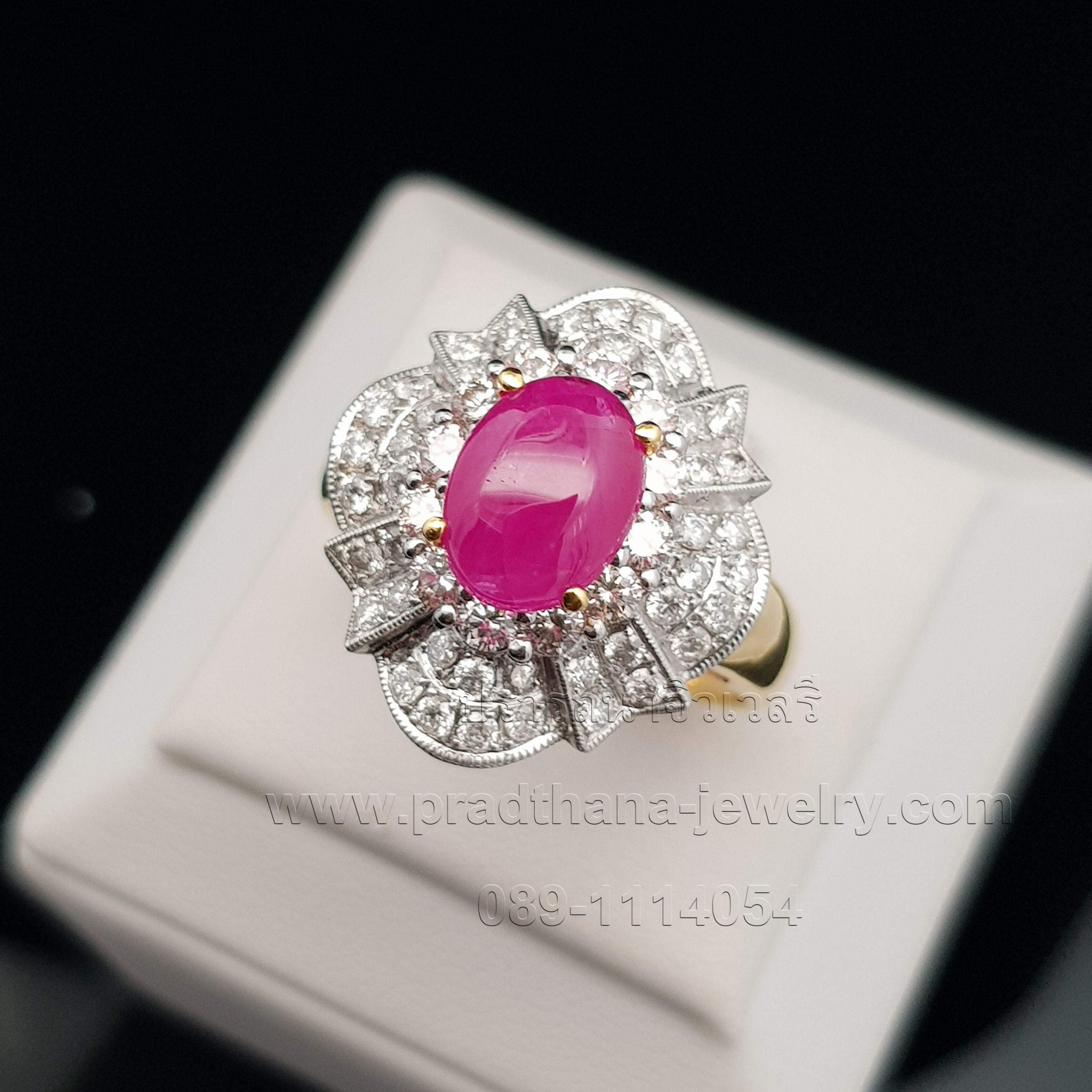 แหวนทับทิมประดับเพชร