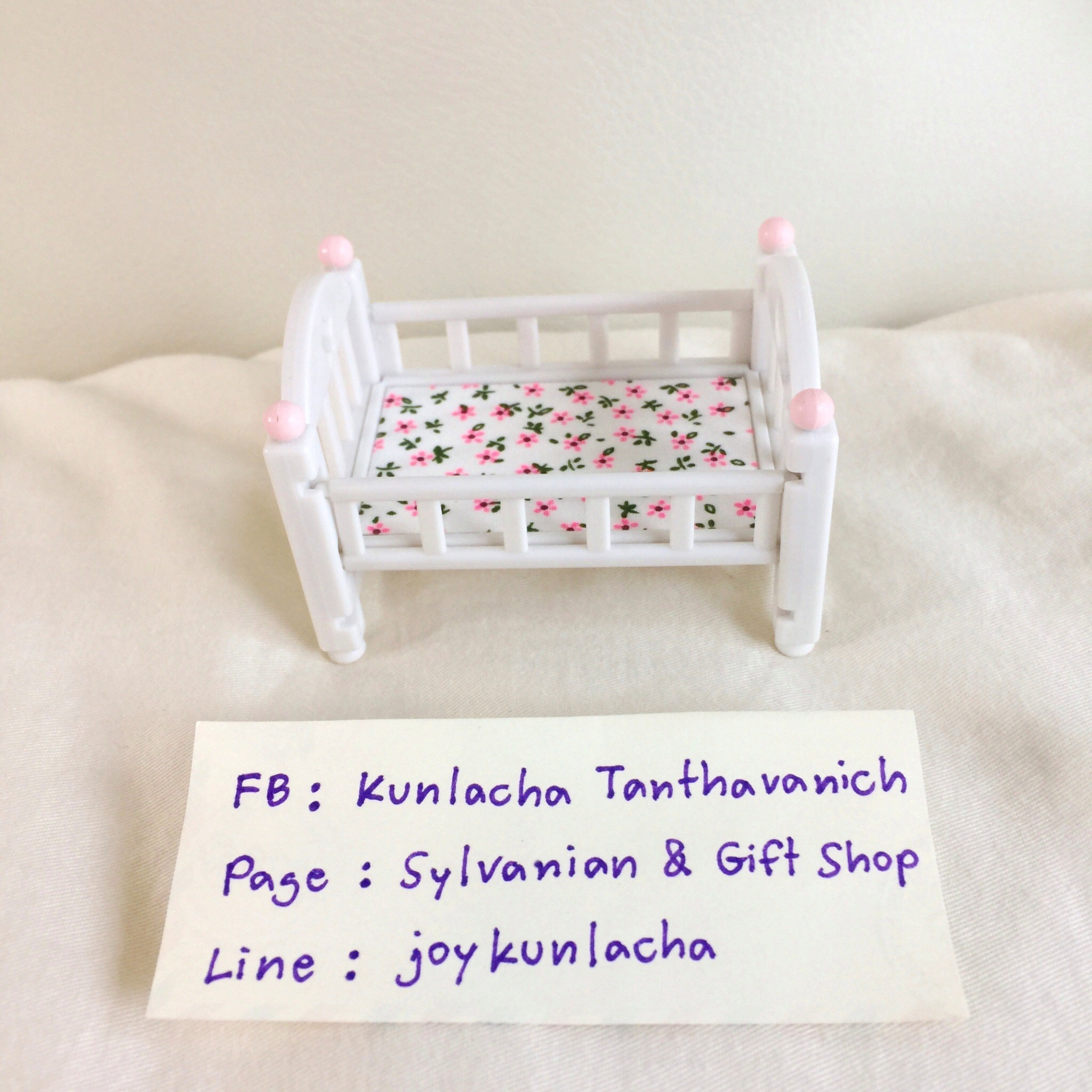 เตียงเบบี้ สีหวานๆ ค่ะ Baby Bed : Sylvanian Families