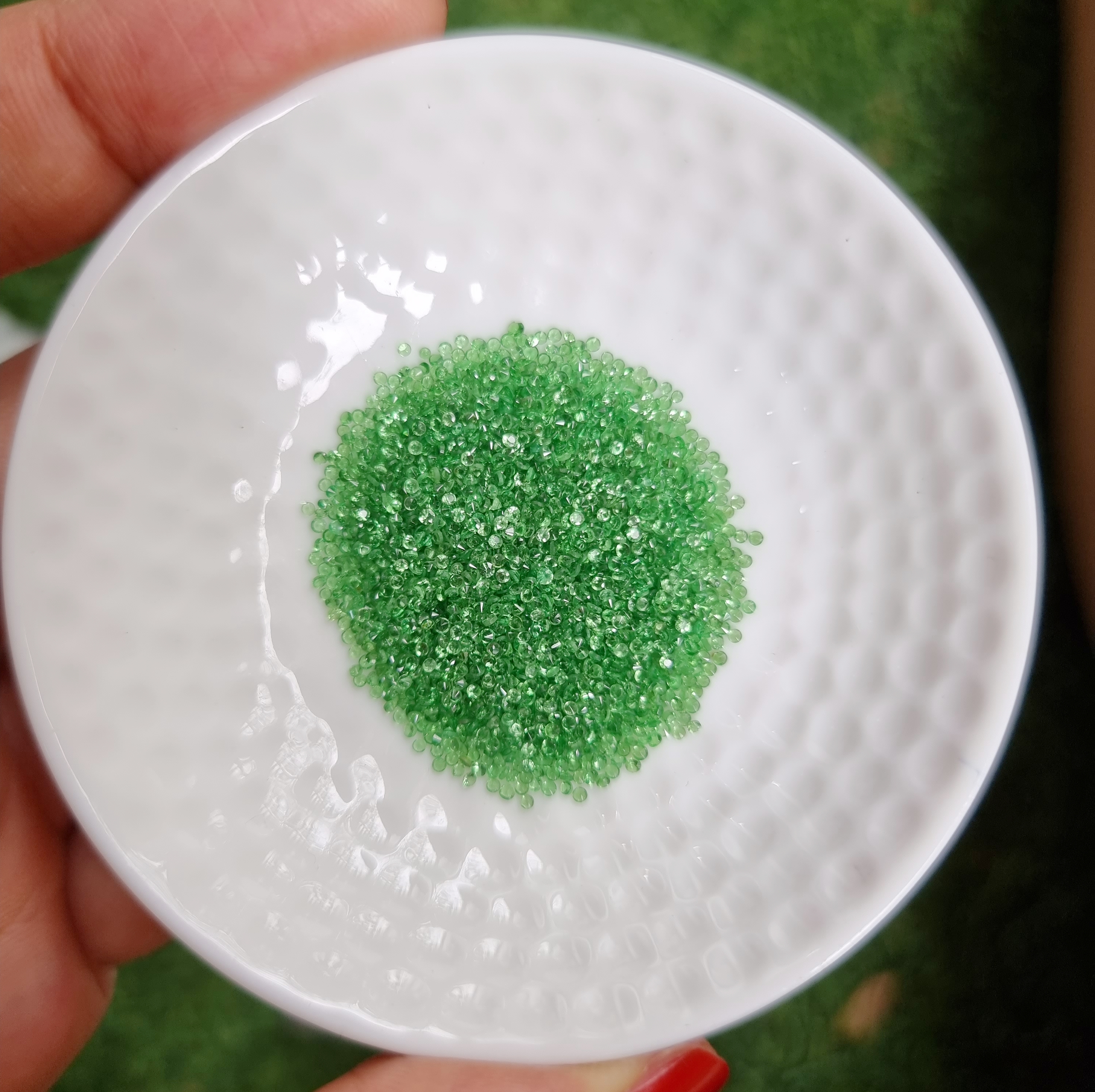 ซาโวไรท์กลม 1.1 mm. 1 กะรัต