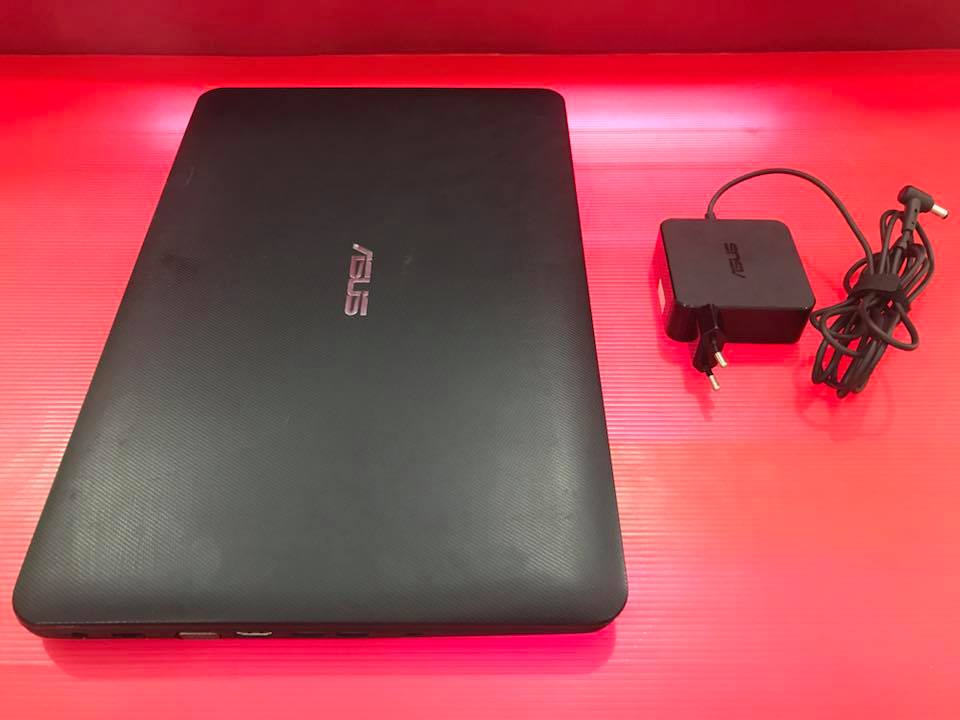 ( SOLD OUT ) Asus X554LP-XX050H