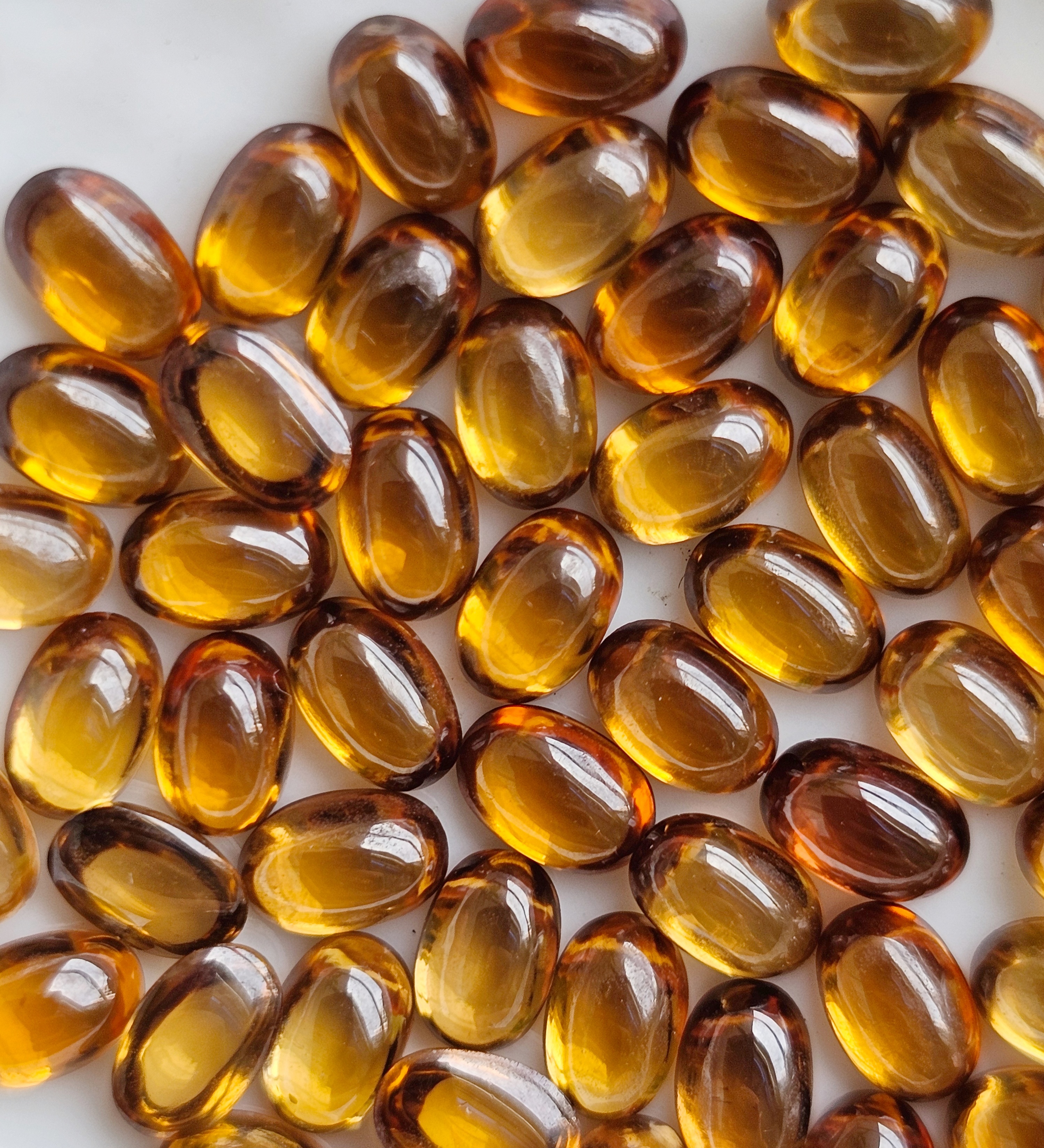 พลอยเพทายดิบไข่หลังเบี้ย 6x4mm. 1 กะรัต