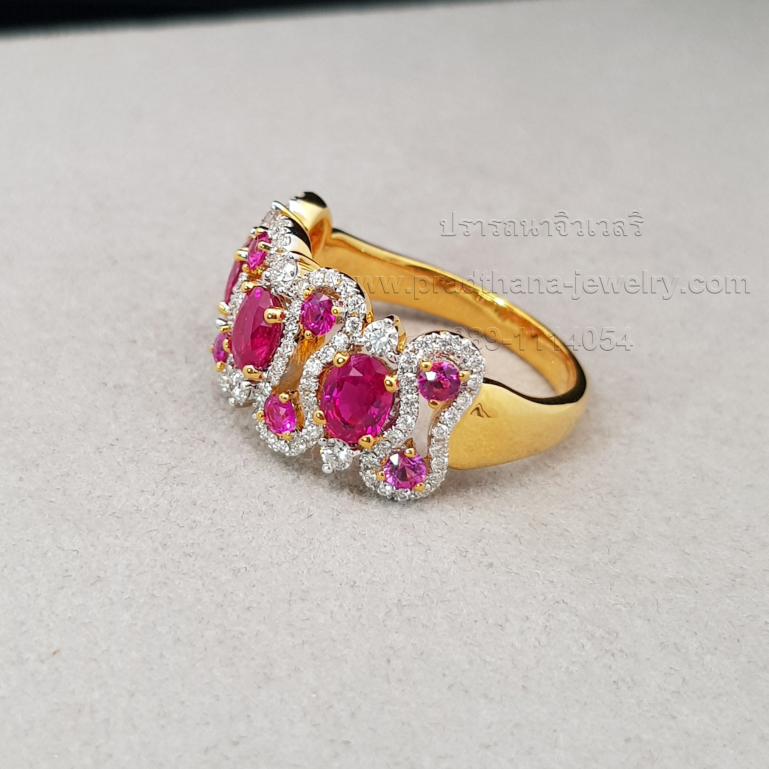 แหวนทับทิมประดับเพชร