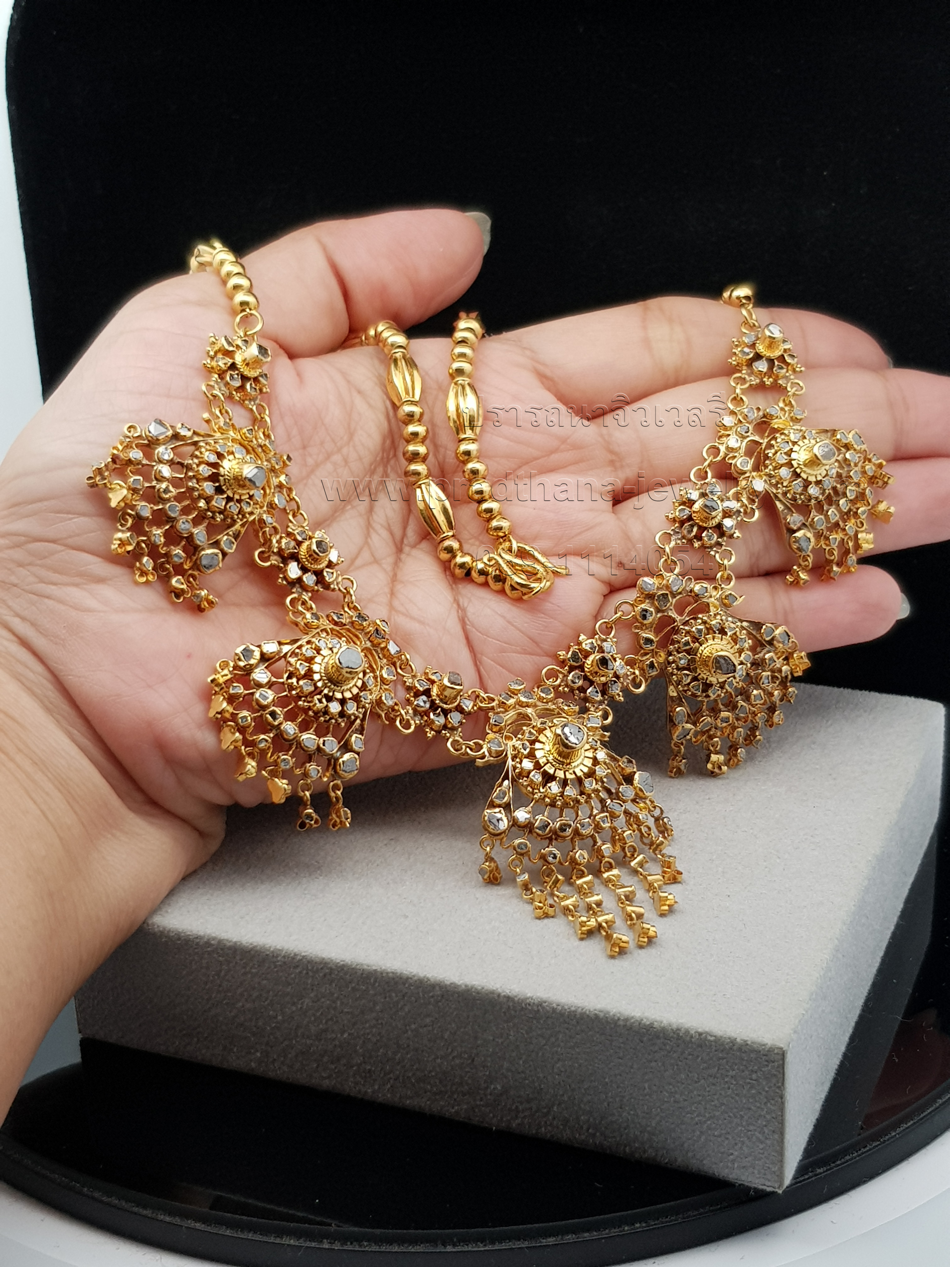 สร้อยคอระย้าเพชรซีกโบราณ