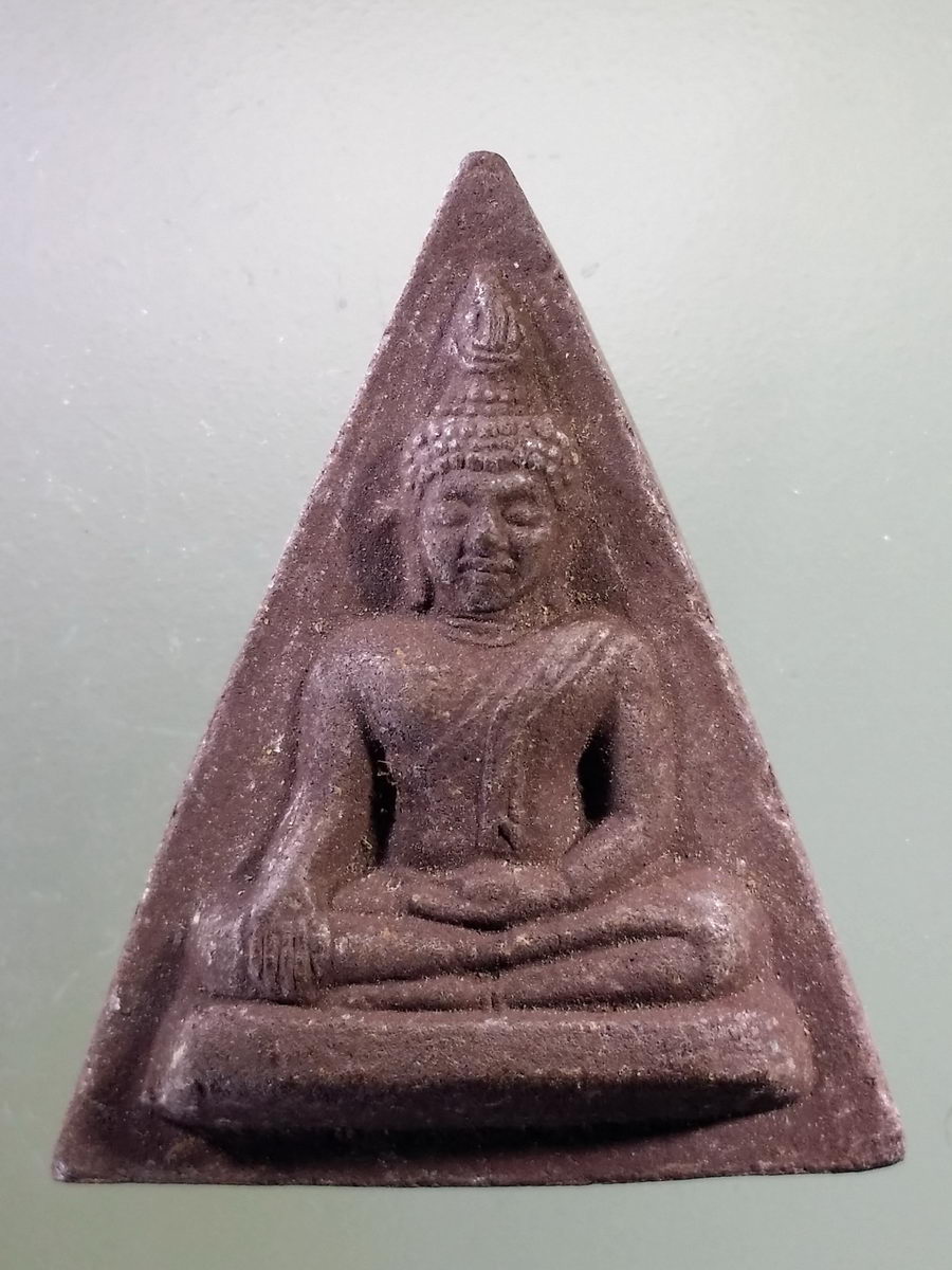 รหัสสินค้า พระเนื้อดิน เนื้อผง เนื้อว่าน 8682 สมเด็จนางพญาเสน่ห์จันทร์ เนื้อผงแร่เหล็กน้ำพี้