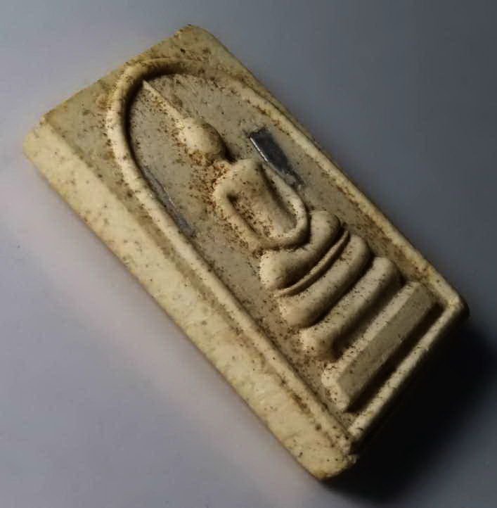 รหัสสินค้า พระสมเด็จ วัดต่างๆ 245 พระสมเด็จเนื้อผง คูณบารมี ฝังตะกรุด 2 ดอก หลวงพ่อคูณ วัดบ้านไร่ อำเภอด่านขุนทด จังหวัดนครราชสีมา รุ่นกูให้ทำ