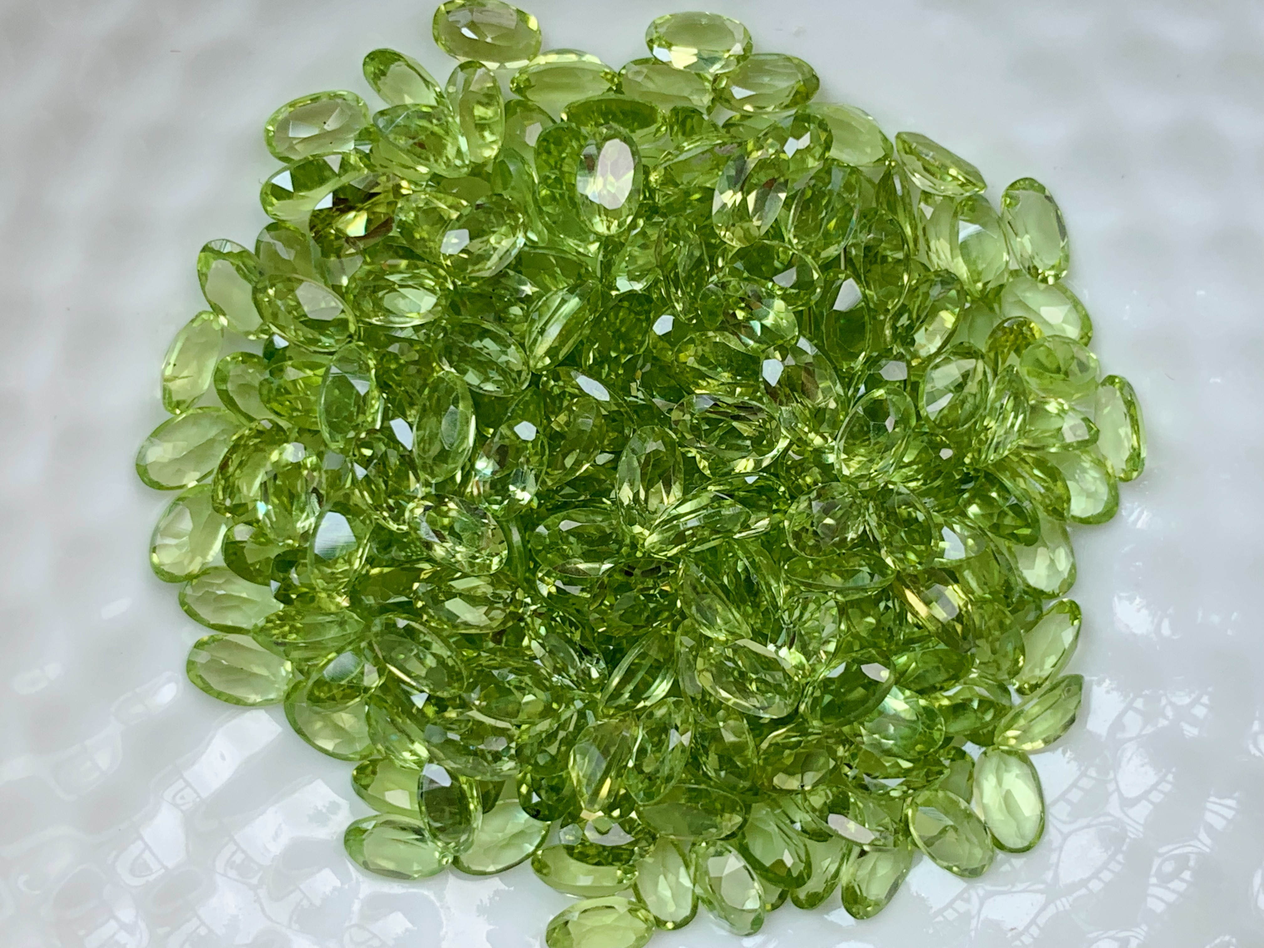 เพอริดอทไข่ 5X3 มม. 5 กะรัต