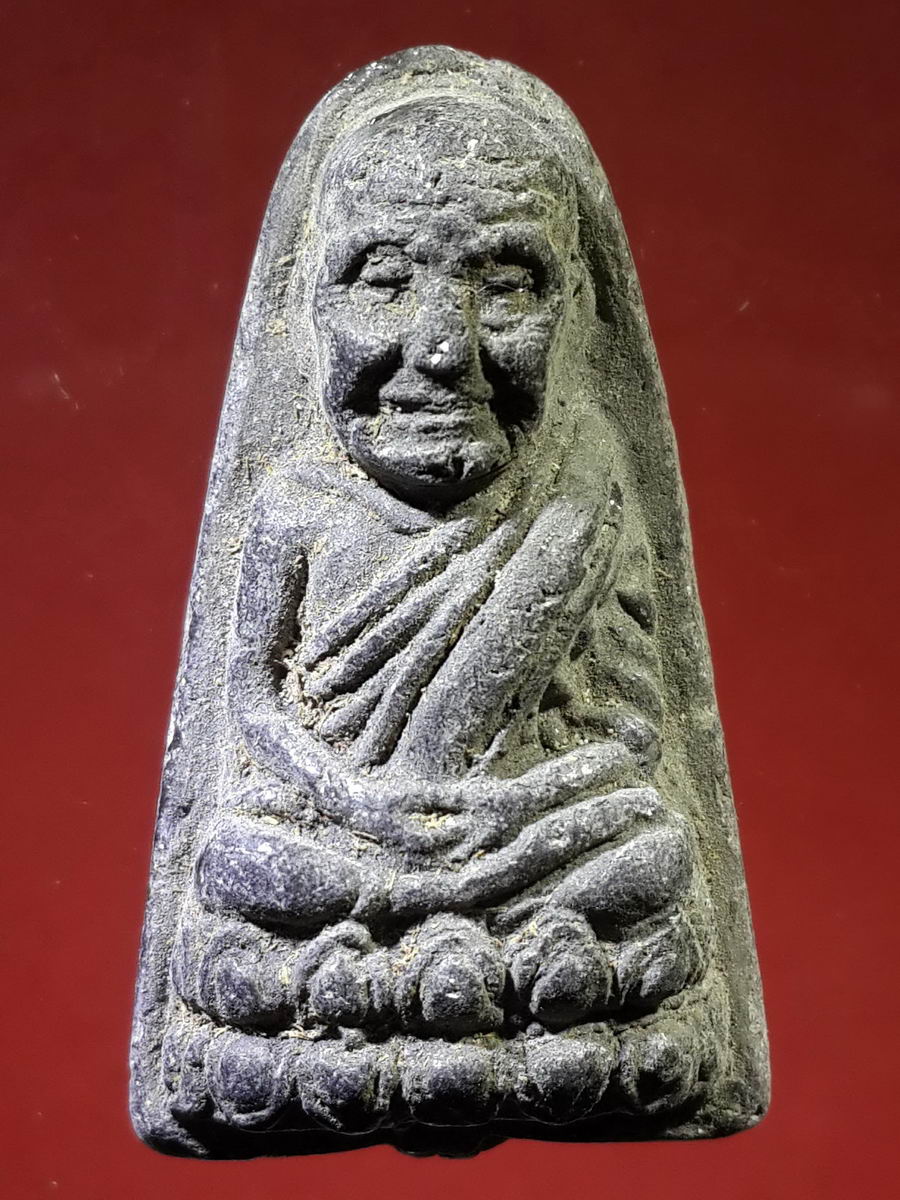 รหัสสินค้า หลวงปู่ทวด วัดต่างๆ 132 หลวงปู่ทวด วัดช้างให้ จ.ปัตตานี ไม่ทราบปีที่สร้าง เนื้อผงใบลาน พิมพ์เตารีดหัวมน หลังอูม ไม่มีตัวหนังสือ พระรายการนี้ให้เช่าบูชาแล้ว