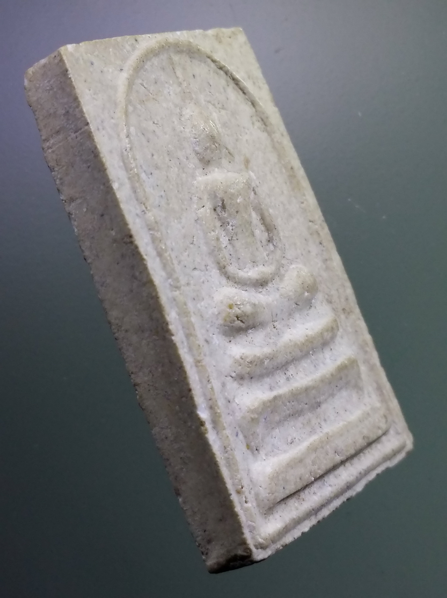 รหัสสินค้า พระสมเด็จ วัดต่างๆ 1052 พระสมเด็จเนื้อผง หลังยันต์ห้า หลวงปู่บุดดา ถาวโร วัดกลางชูศรีเจริญสุข จังหวัดสิงห์บุรี