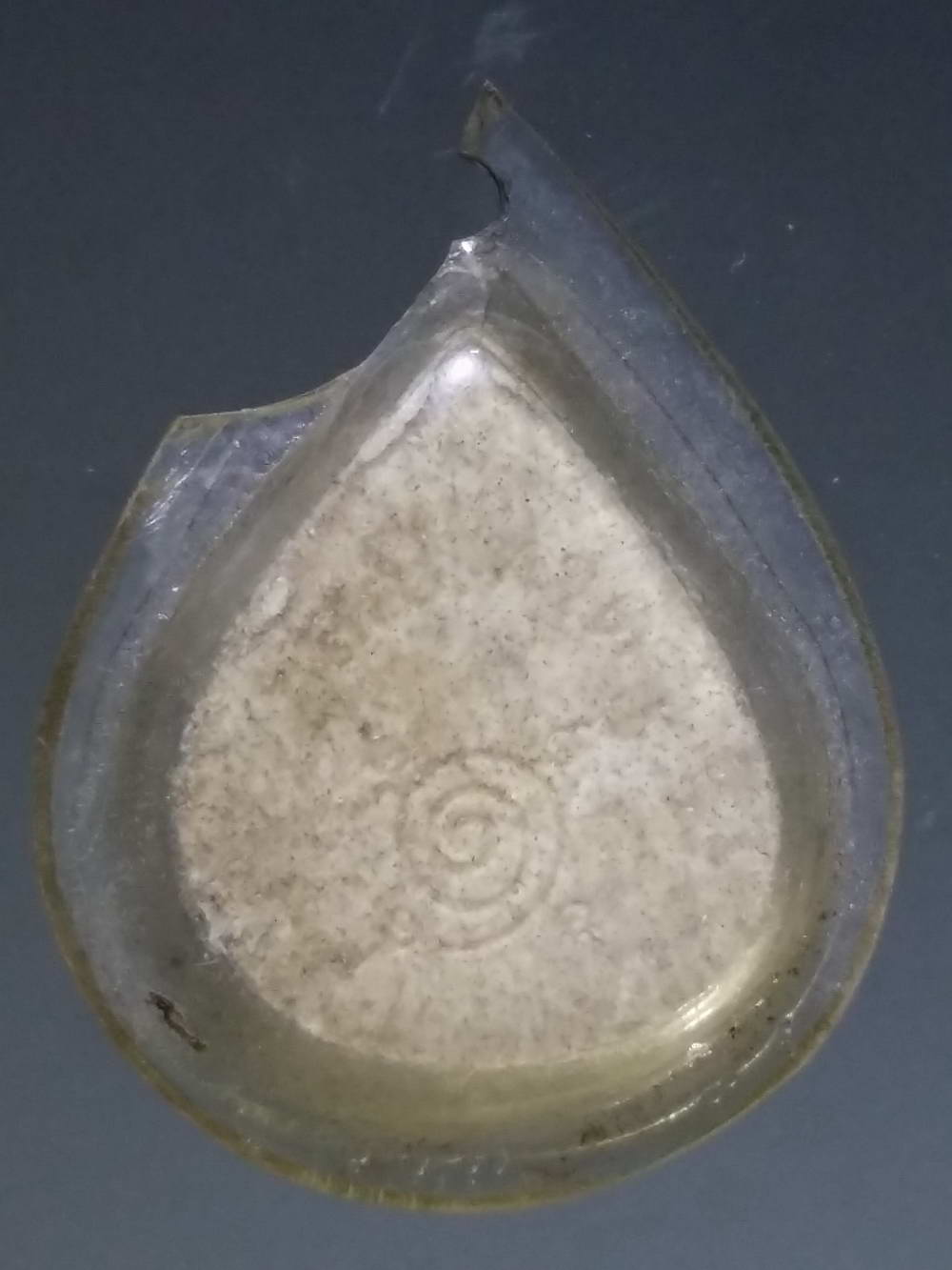 รหัสสินค้า หลวงปู่ทวด วัดต่างๆ 239 หลวงปู่ทวดเนื้อผงพิมพ์หยดน้ำ หลวงพ่อจำเนียร วัดถ้ำเสือ จังหวัดกระบี่