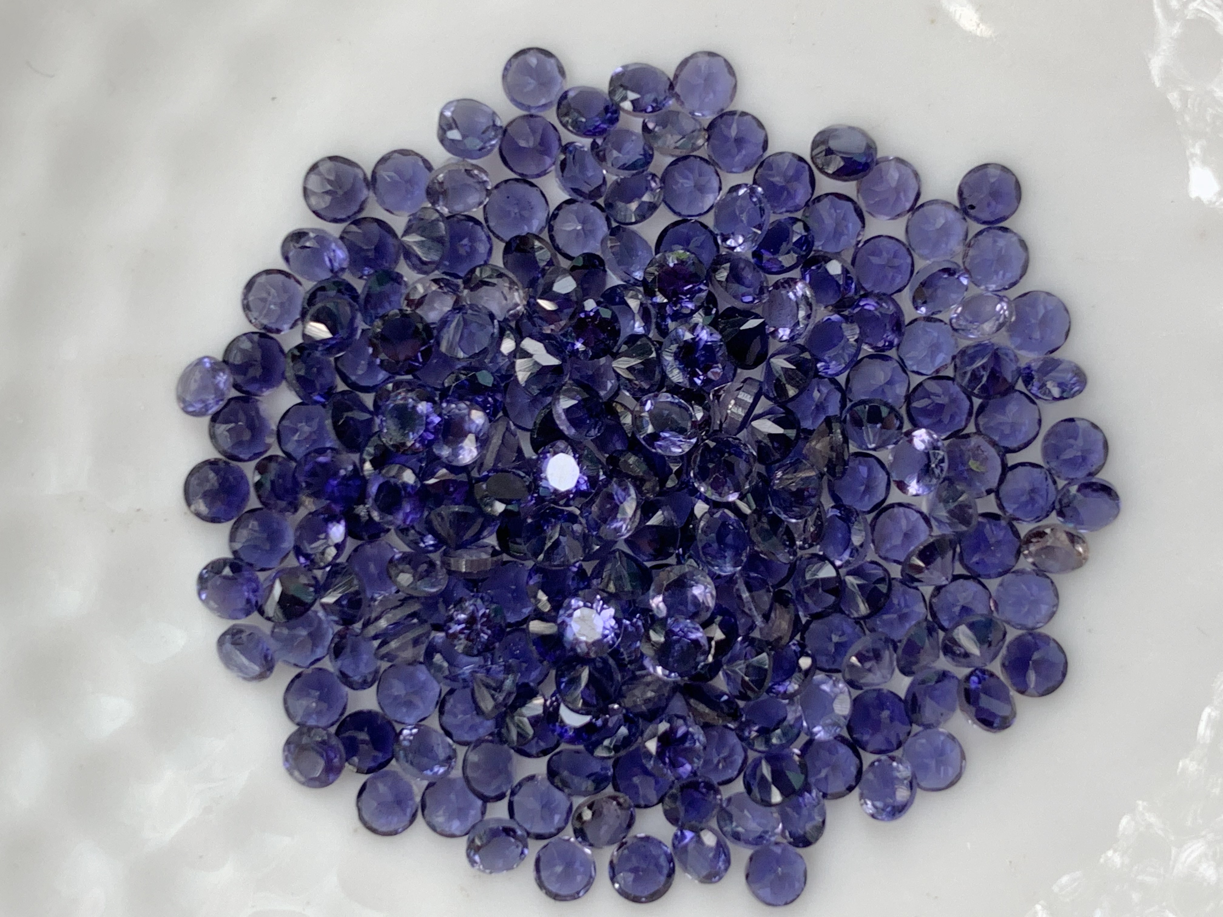 ไอโอไลท์กลม 2.5 มม. 5 กะรัต