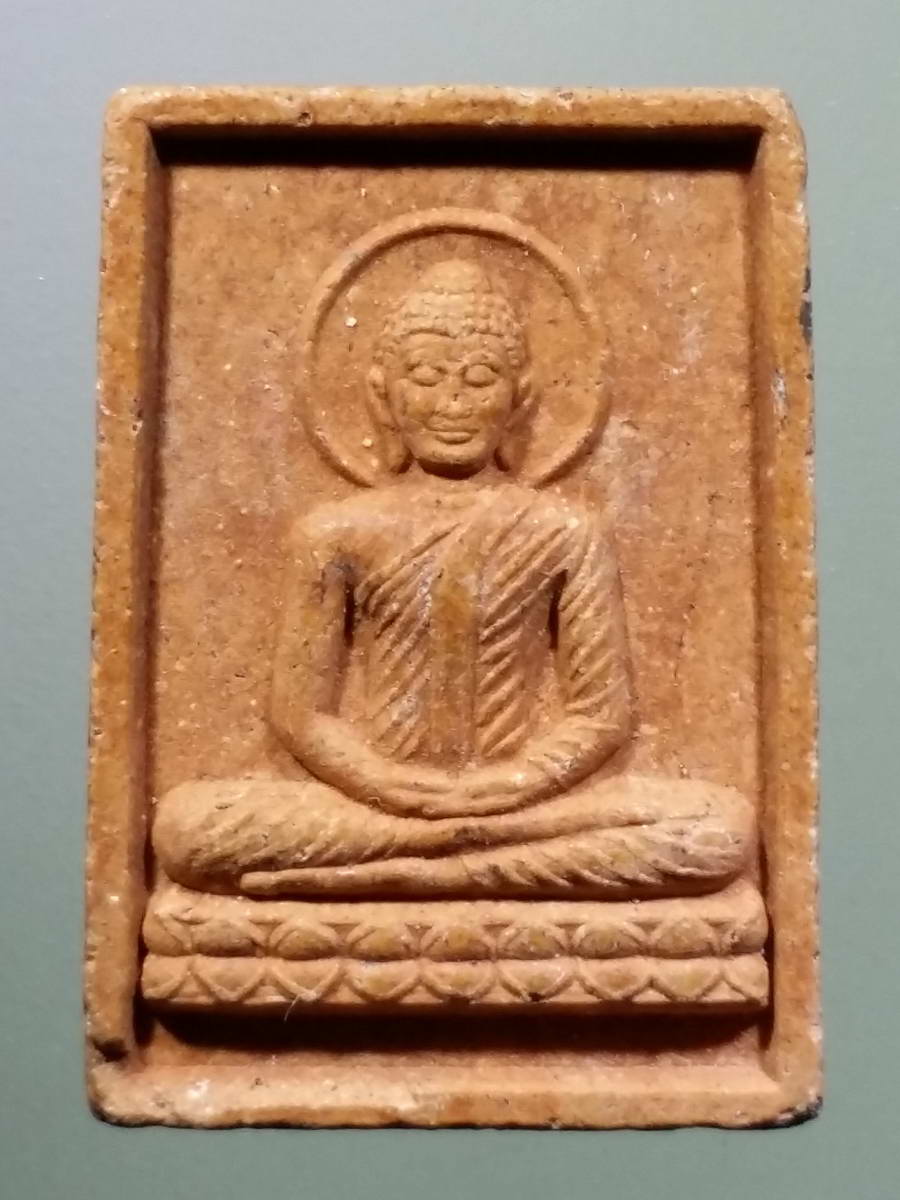 รหัสสินค้า พระเนื้อดิน เนื้อผง เนื้อว่าน 2594 พระพุทธเนื้อผงปางสมาธิ รัศมีจันทร์นั่งฐานบัว เอกวิสาโข
