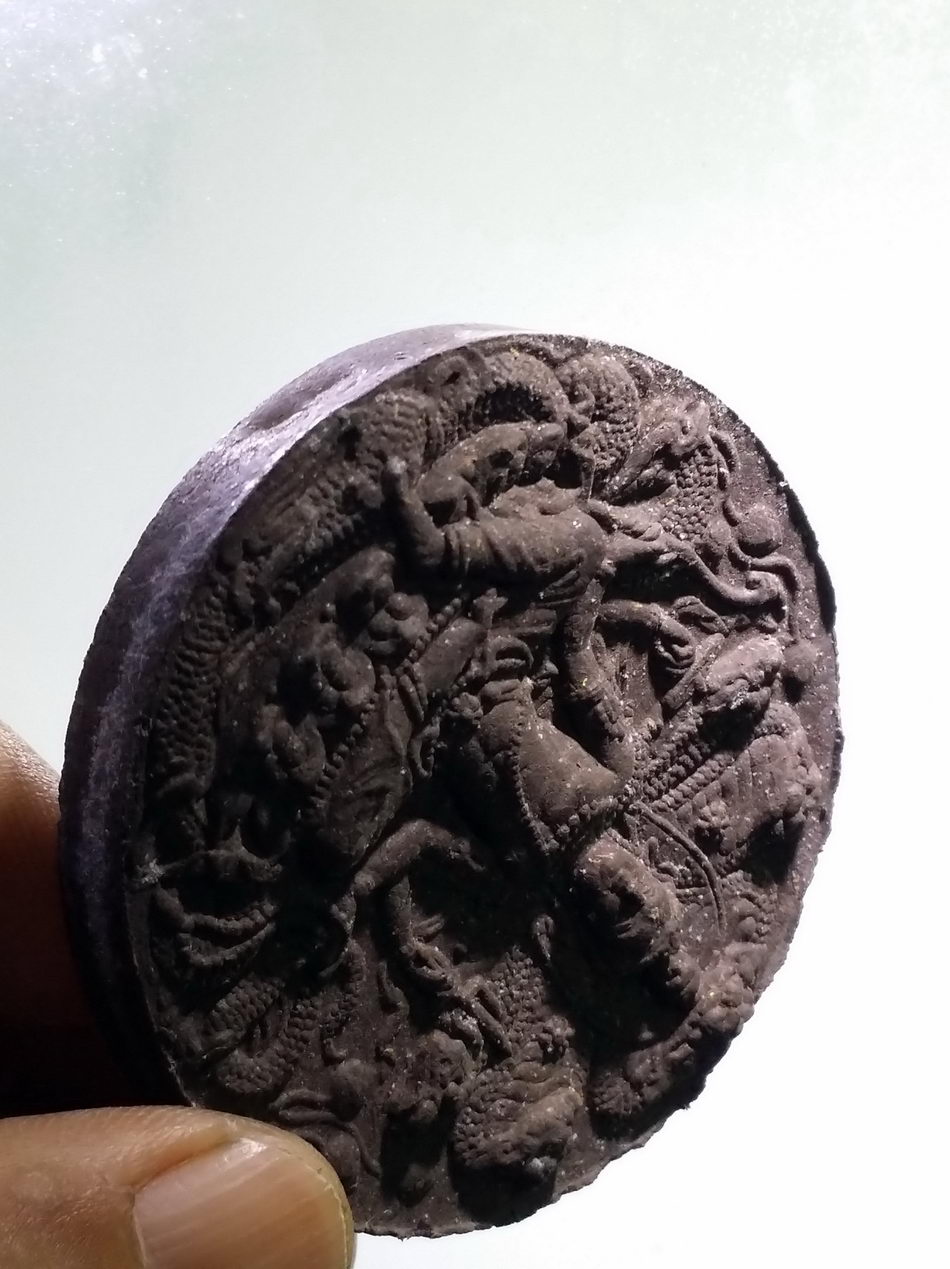 รหัสสินค้า จตุคามรามเทพ 736 พระเทวราชโพธิสัตว์จตุคามรามเทพ รุ่นมหาปาฏิหาริย์มั่งมีทรัพย์ เนื้อว่านกากยายักษ์โรยผงตะไบ ฝังโค๊ต นะโมเงิน กล่องแปดเหลี่ยม